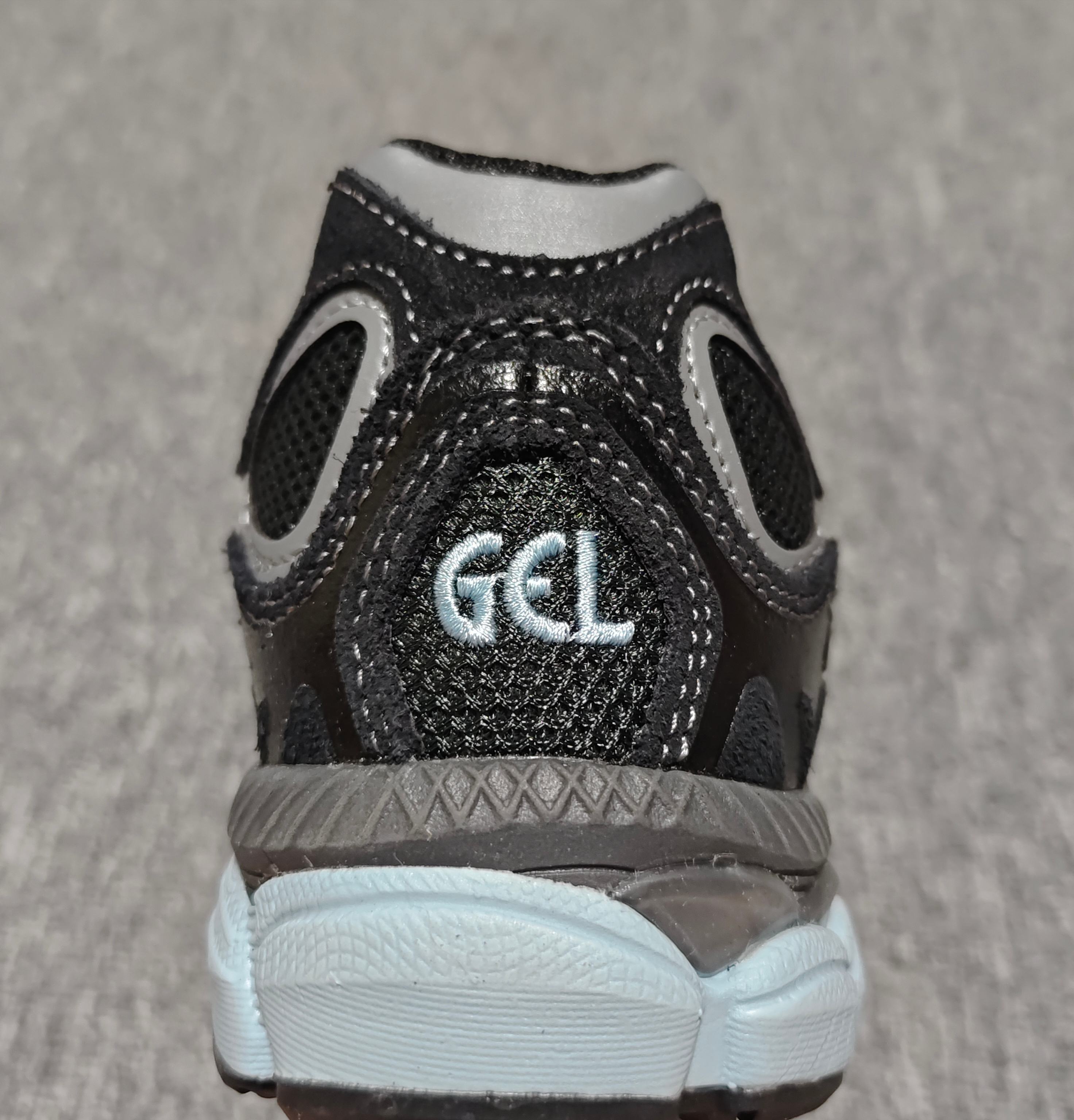   Asics 亚瑟士 GEL-NYC 低帮运动休闲跑步鞋 1203A577-001 外贸平台专供 大厂