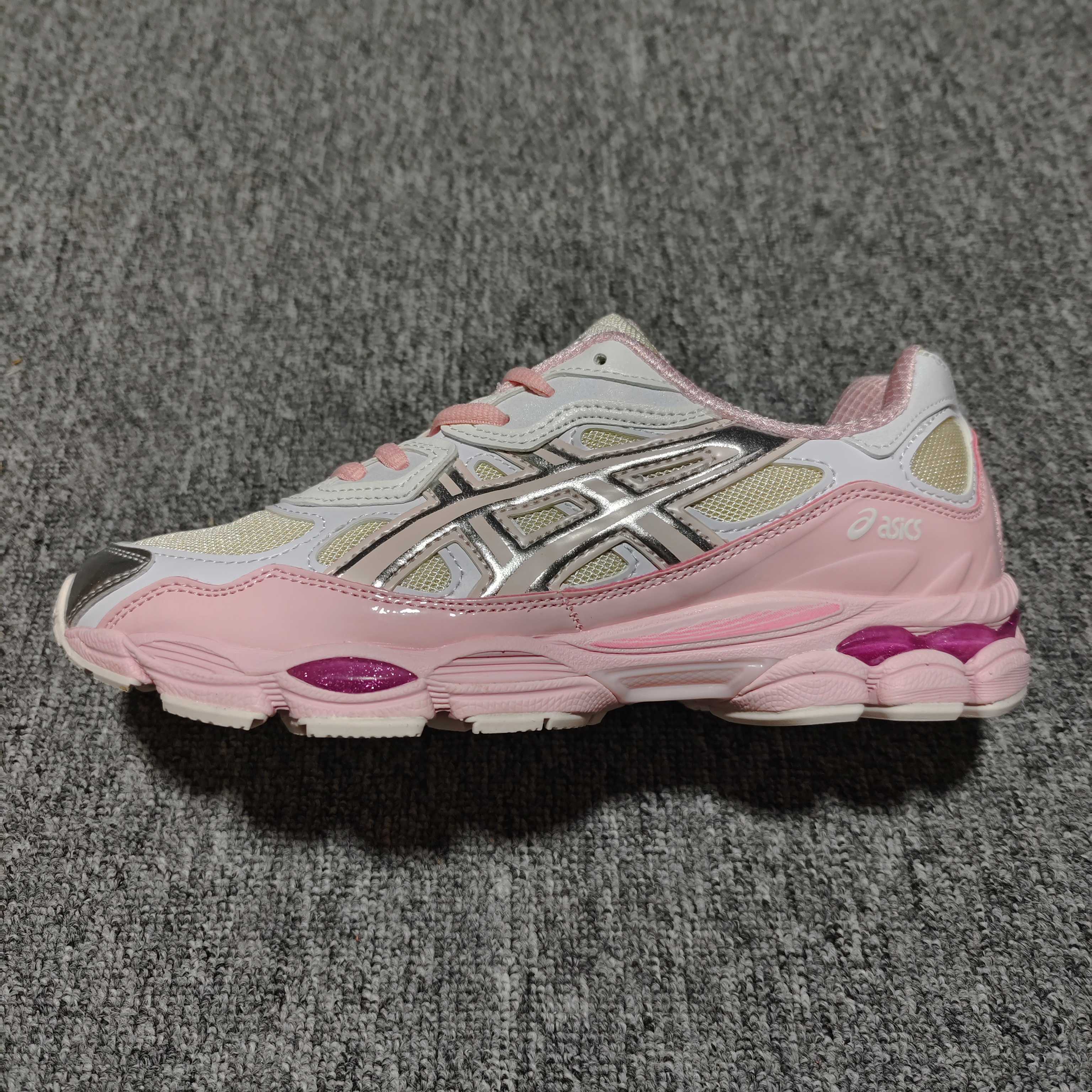   Asics 亚瑟士 GEL-NYC 低帮运动休闲跑步鞋 1203A571-100 外贸平台专供 大厂