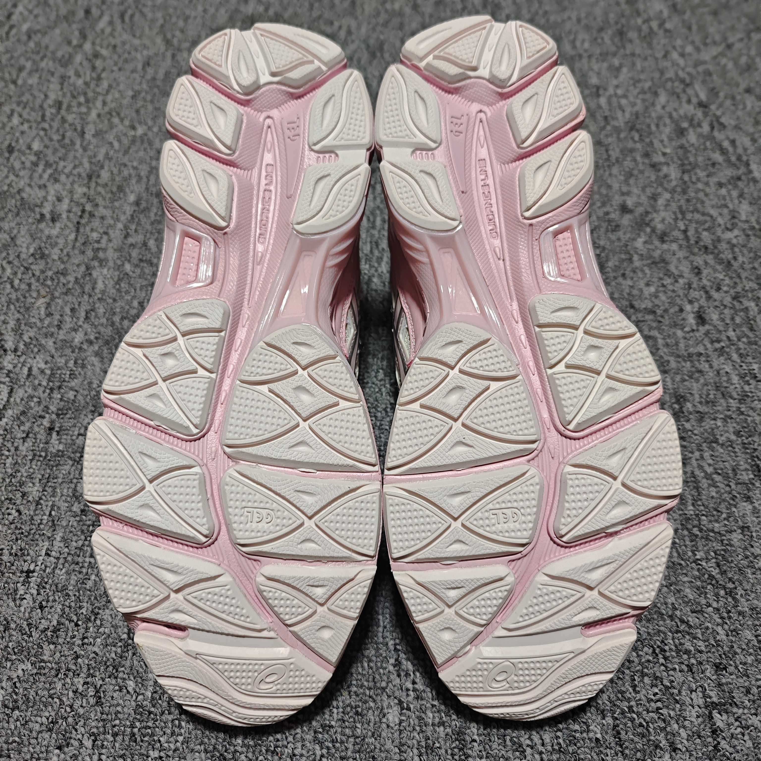   Asics 亚瑟士 GEL-NYC 低帮运动休闲跑步鞋 1203A571-100 外贸平台专供 大厂