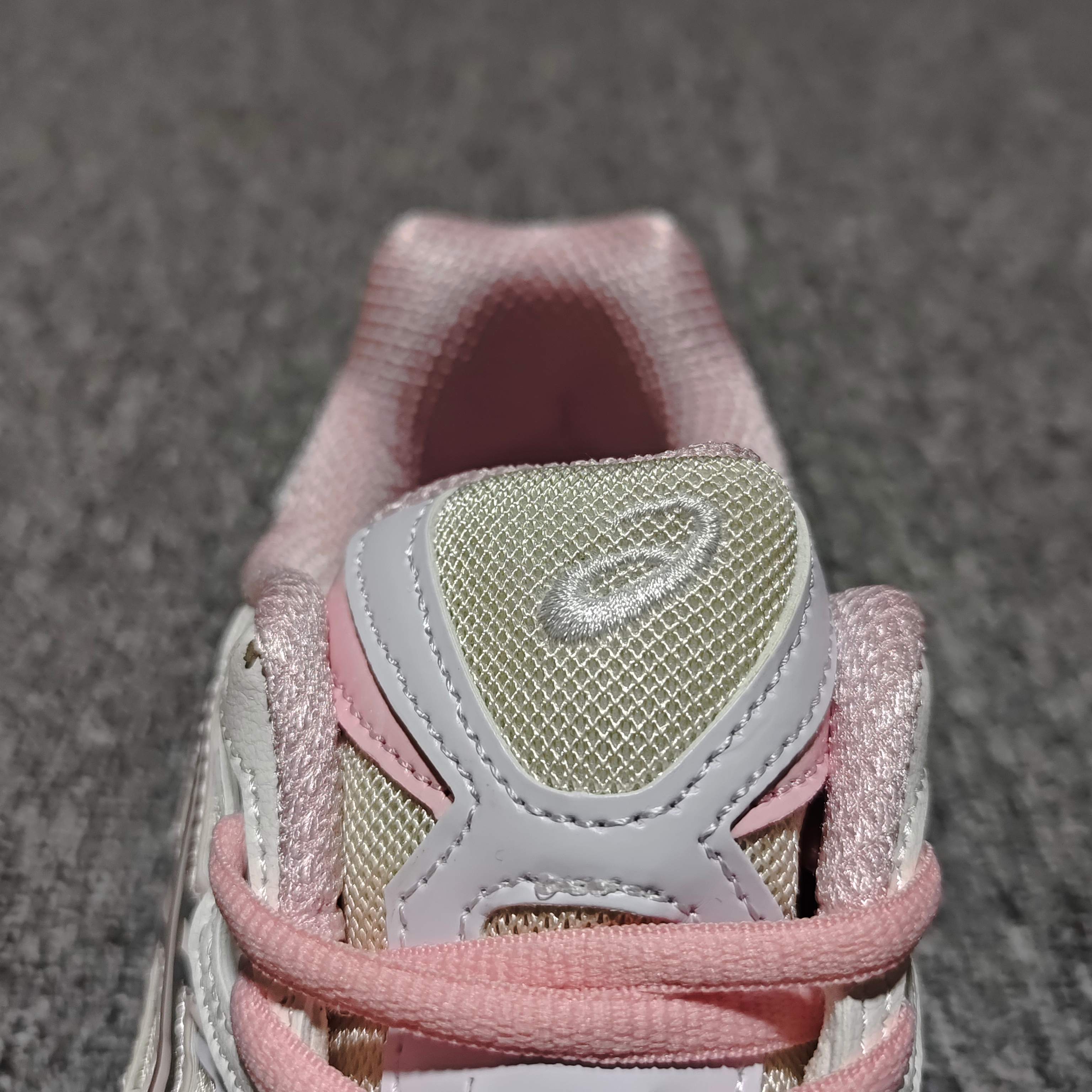   Asics 亚瑟士 GEL-NYC 低帮运动休闲跑步鞋 1203A571-100 外贸平台专供 大厂