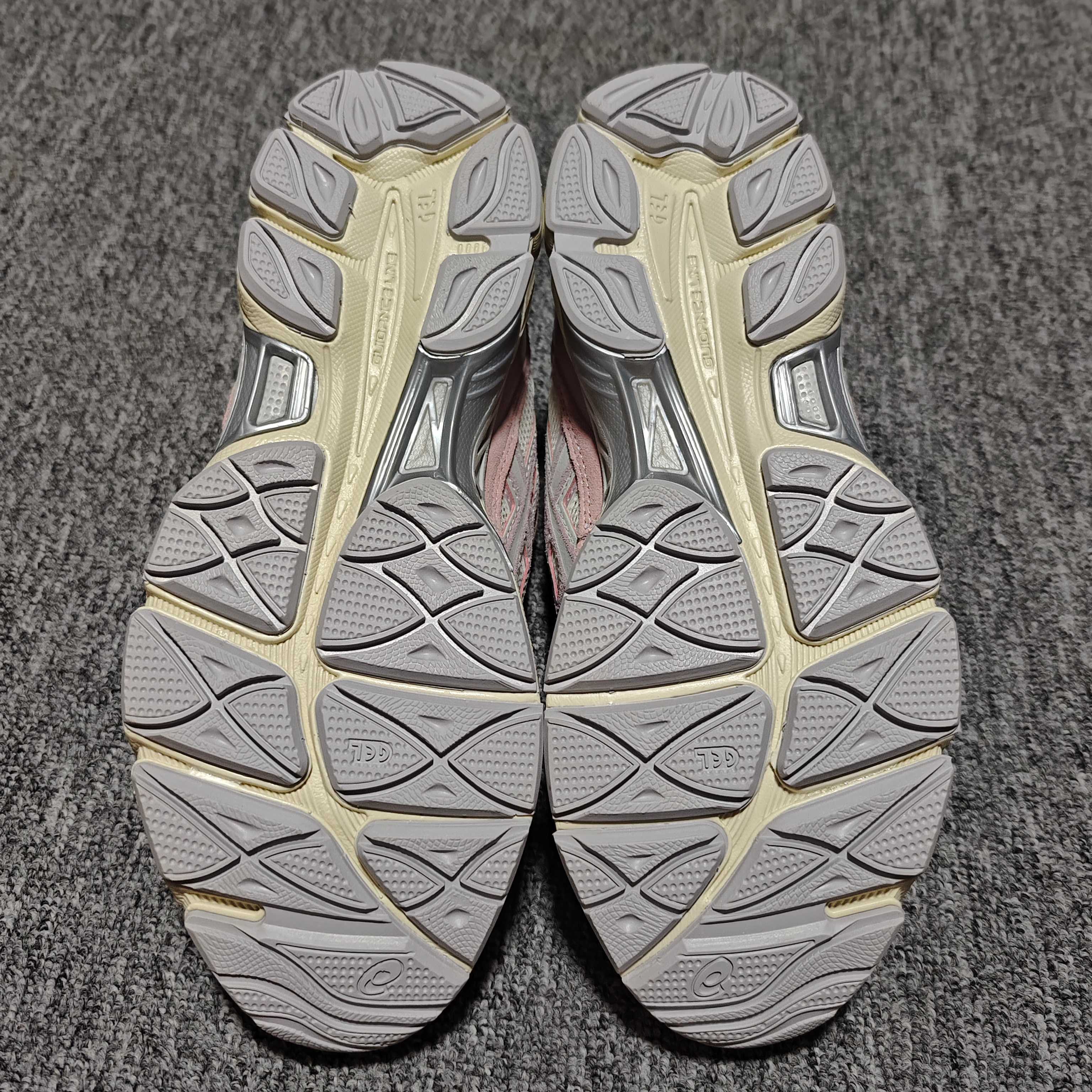   Asics 亚瑟士 GEL-NYC 低帮运动休闲跑步鞋 1203A383-106 外贸平台专供 大厂