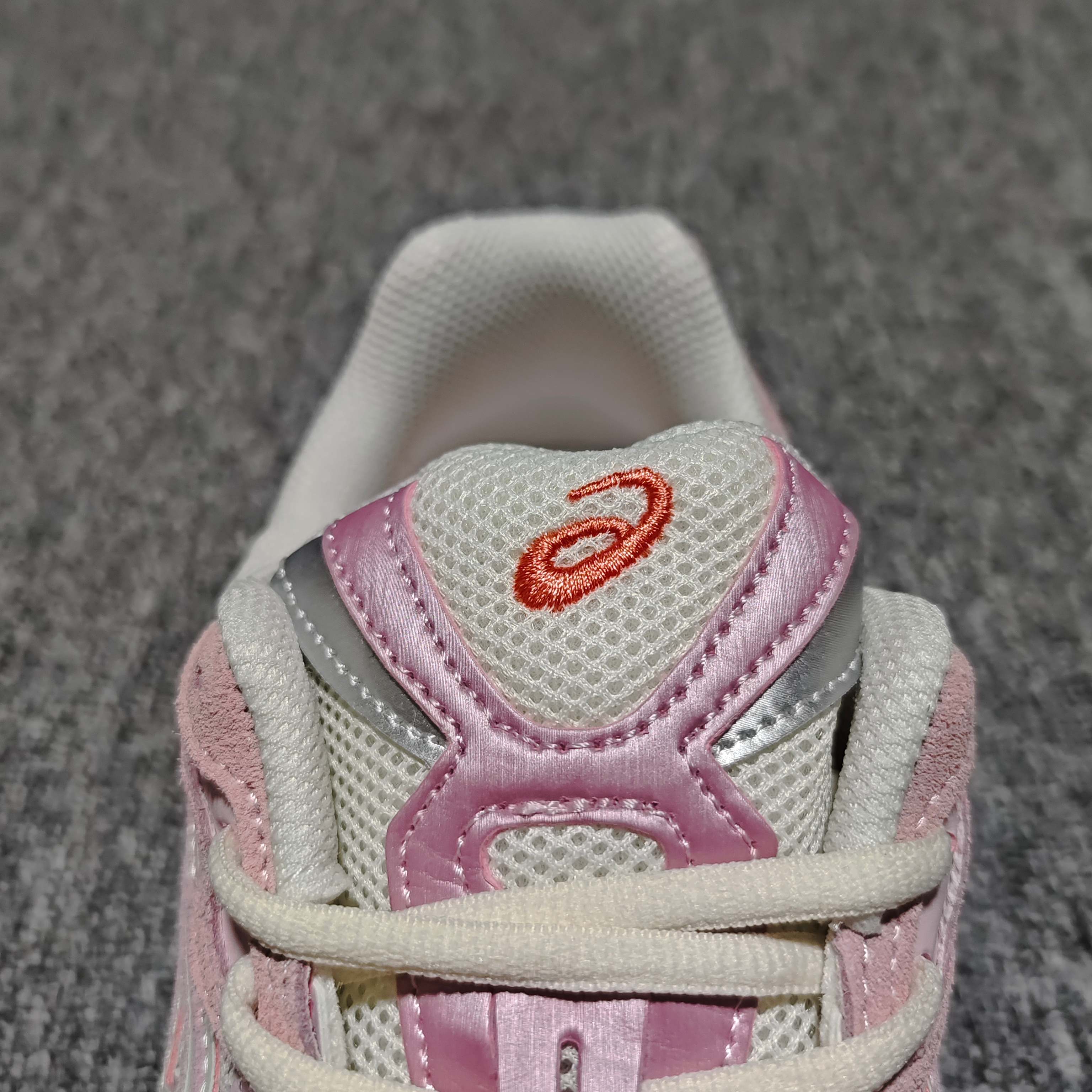   Asics 亚瑟士 GEL-NYC 低帮运动休闲跑步鞋 1203A383-106 外贸平台专供 大厂