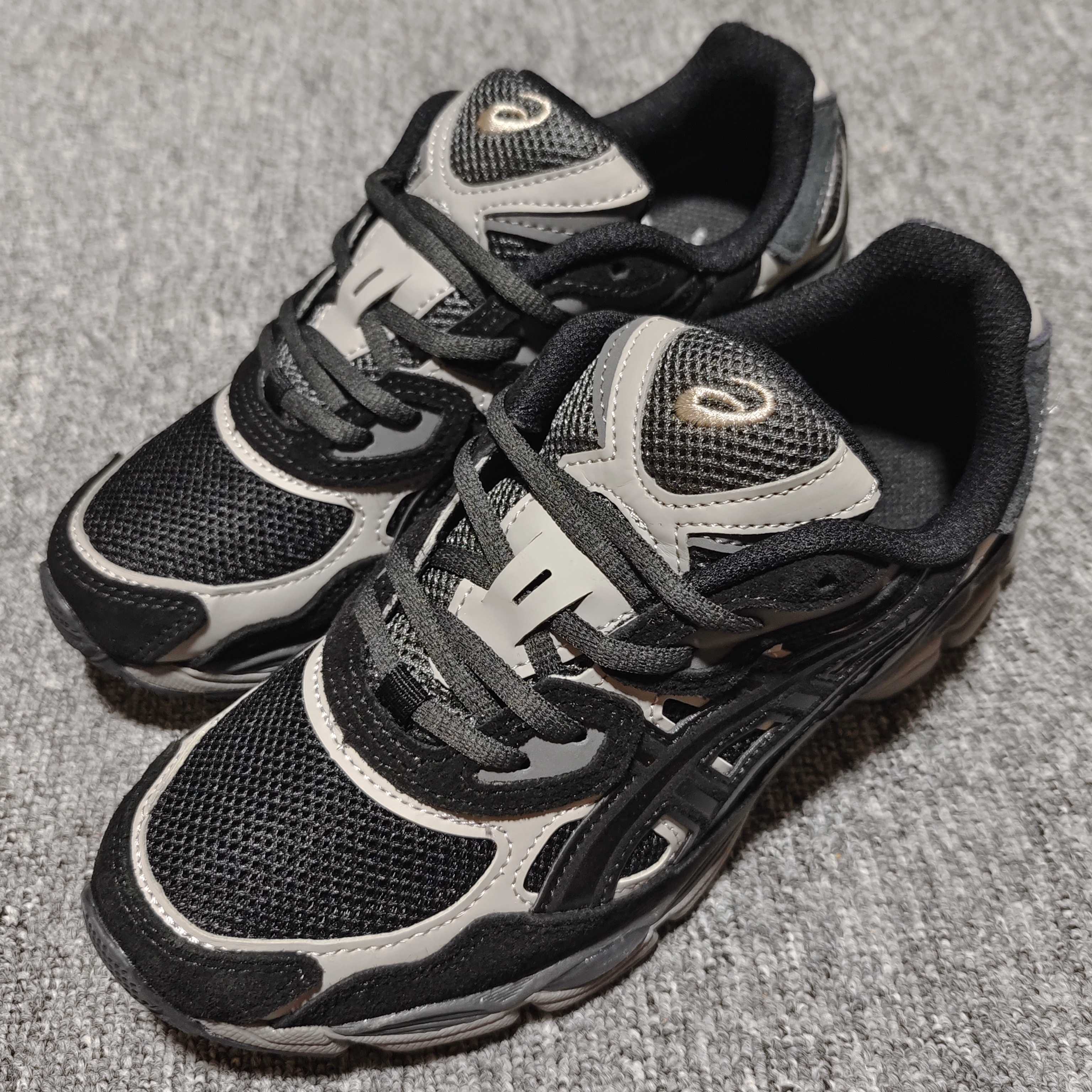   Asics 亚瑟士 GEL-NYC 低帮运动休闲跑步鞋 1201A789-020 外贸平台专供 大厂