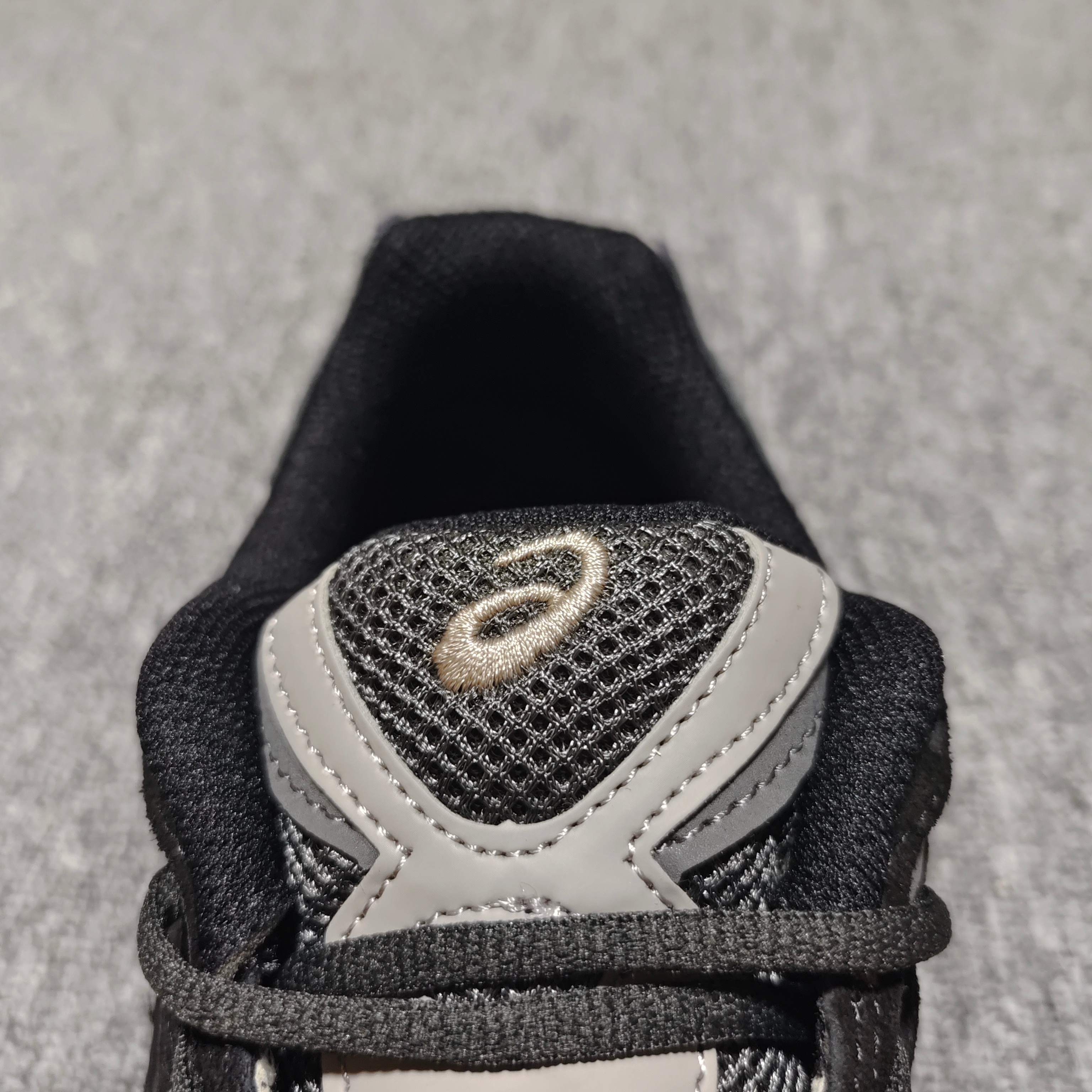   Asics 亚瑟士 GEL-NYC 低帮运动休闲跑步鞋 1201A789-020 外贸平台专供 大厂
