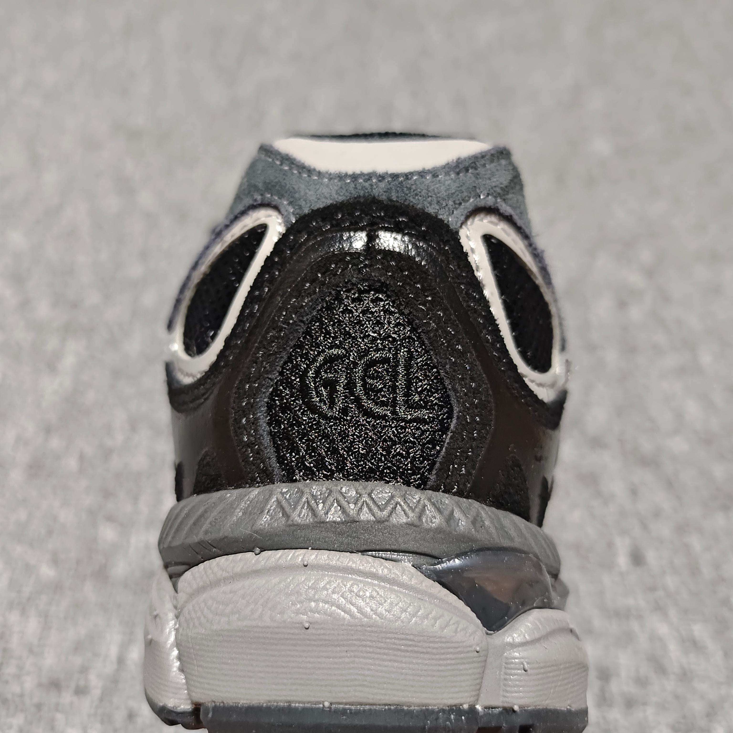   Asics 亚瑟士 GEL-NYC 低帮运动休闲跑步鞋 1201A789-020 外贸平台专供 大厂