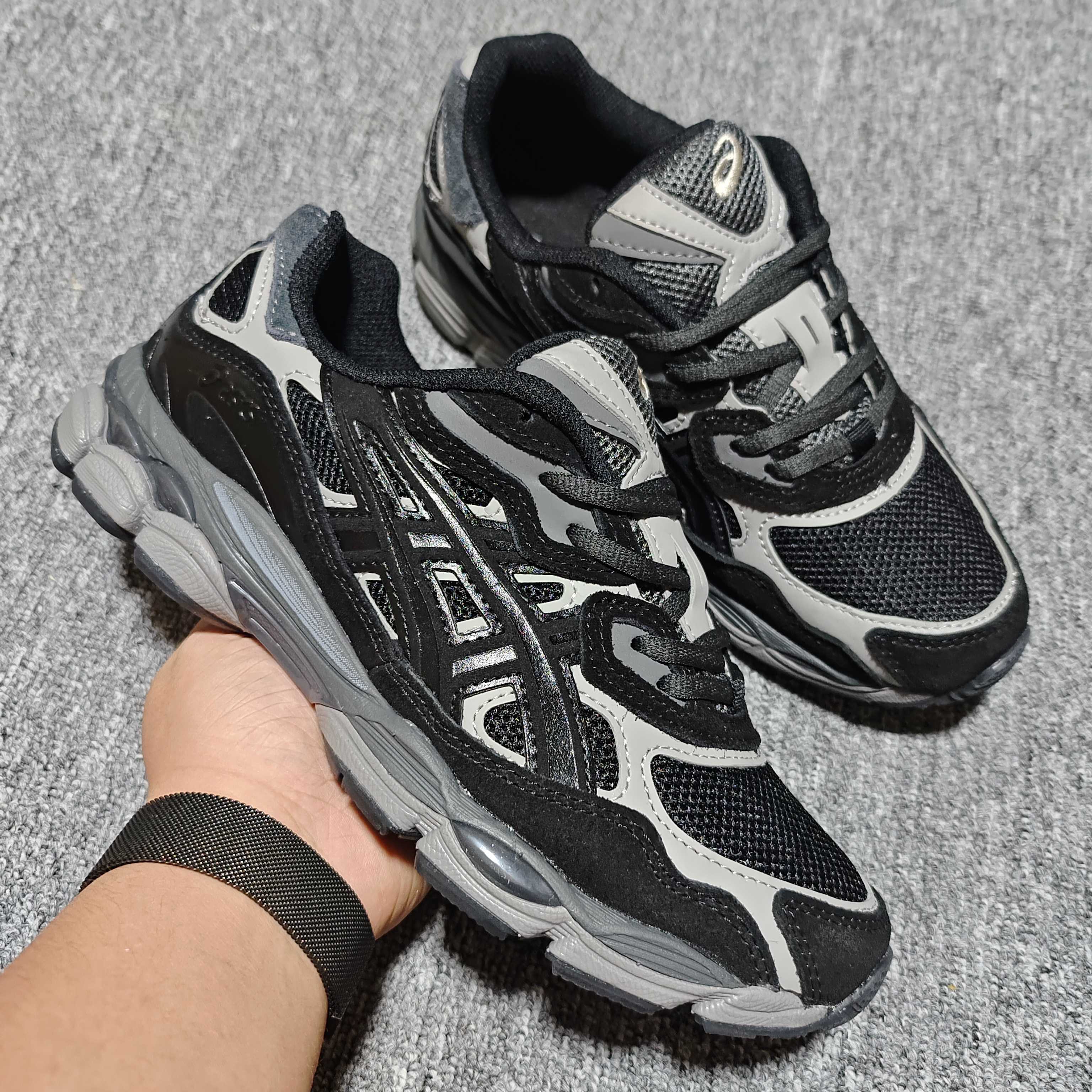   Asics 亚瑟士 GEL-NYC 低帮运动休闲跑步鞋 1201A789-020 外贸平台专供 大厂