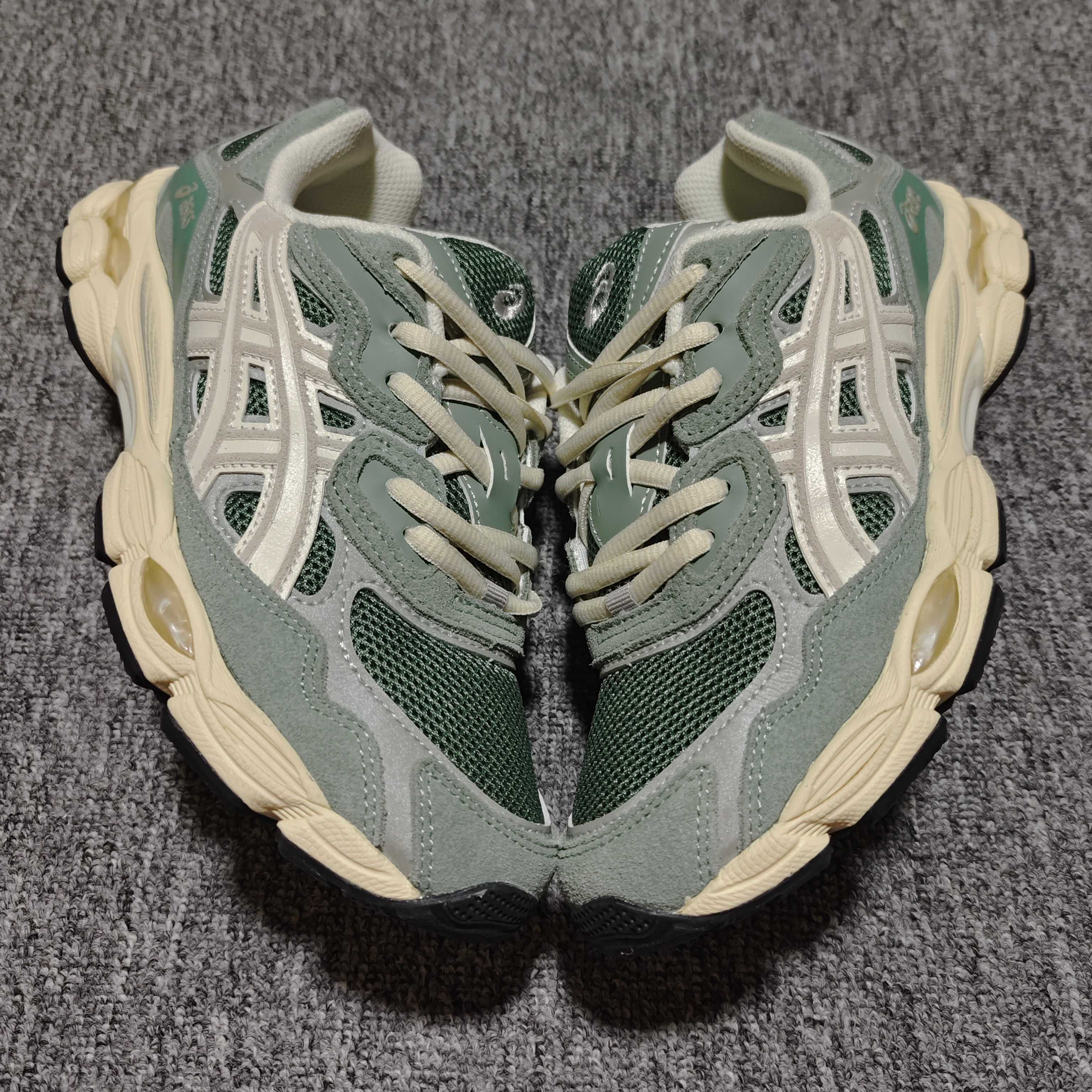   Asics 亚瑟士 GEL-NYC 低帮运动休闲跑步鞋 1203A383-302 外贸平台专供 大厂