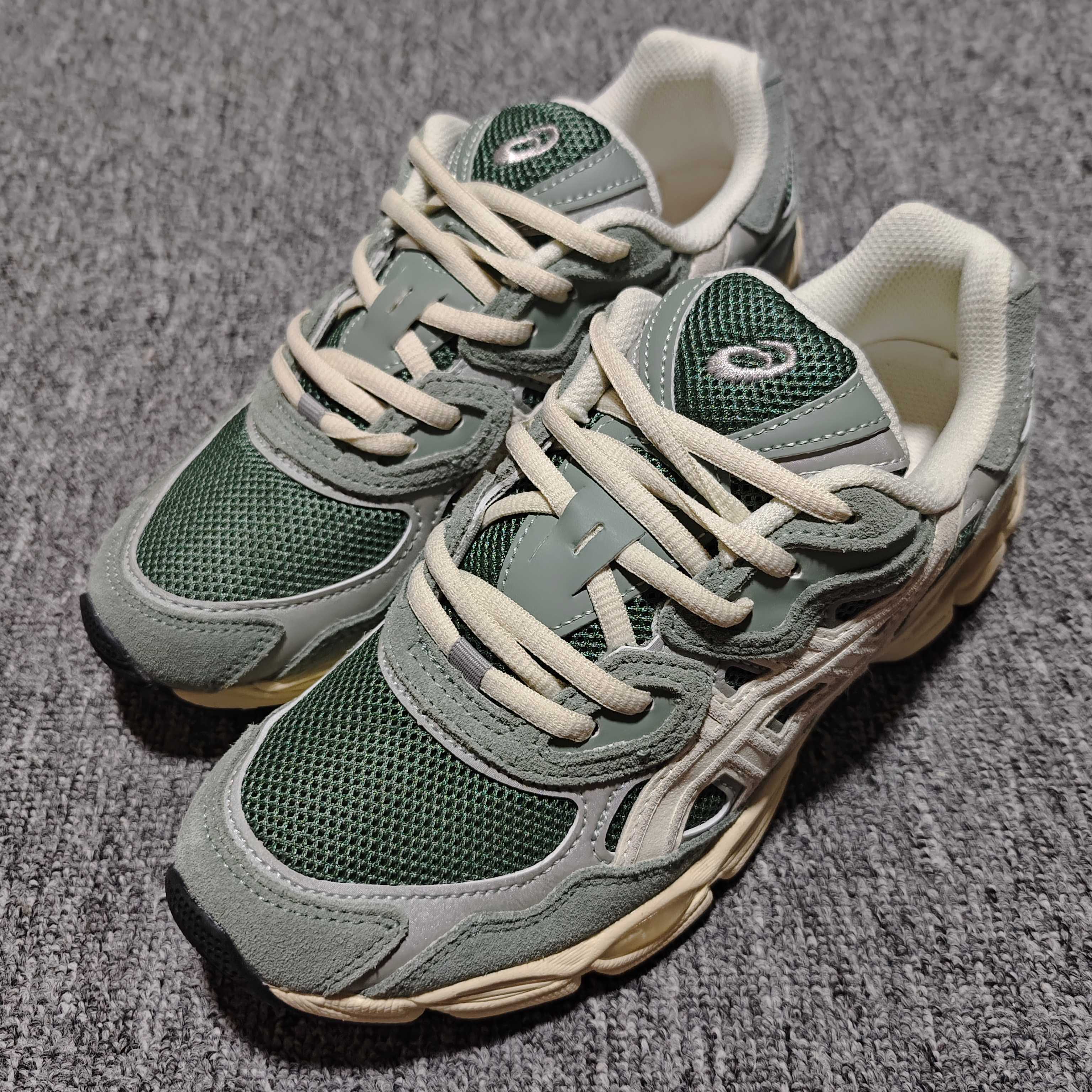   Asics 亚瑟士 GEL-NYC 低帮运动休闲跑步鞋 1203A383-302 外贸平台专供 大厂