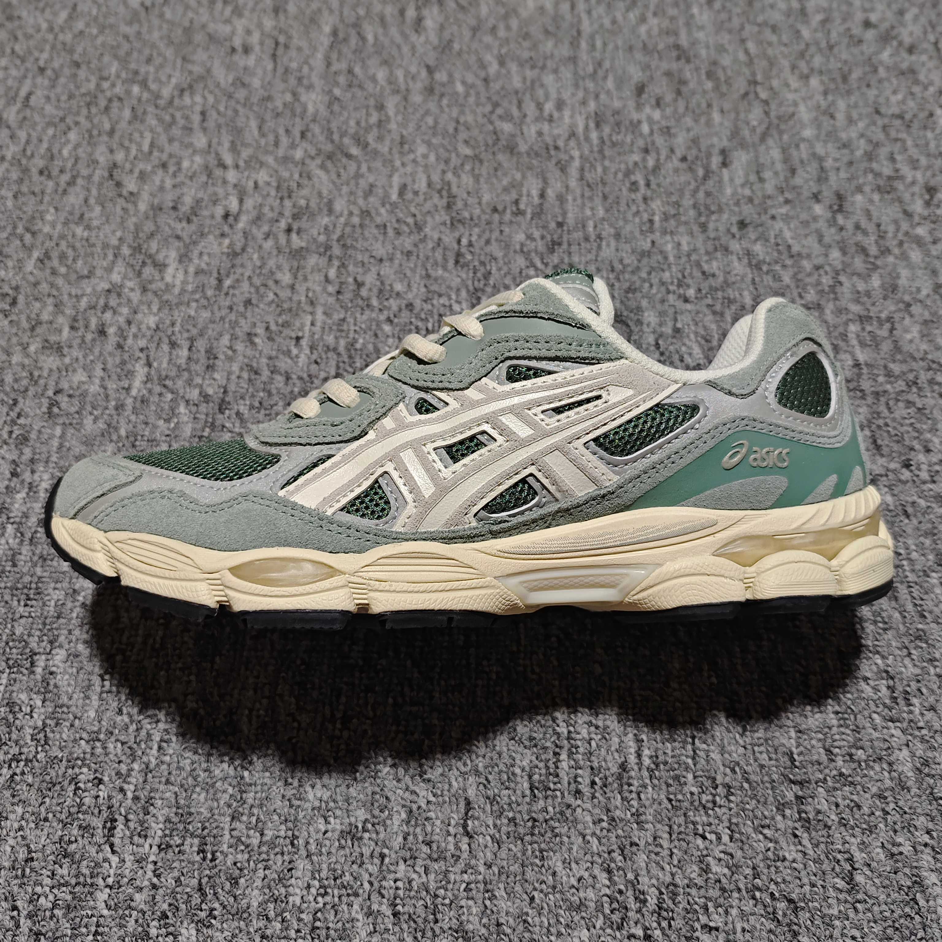   Asics 亚瑟士 GEL-NYC 低帮运动休闲跑步鞋 1203A383-302 外贸平台专供 大厂