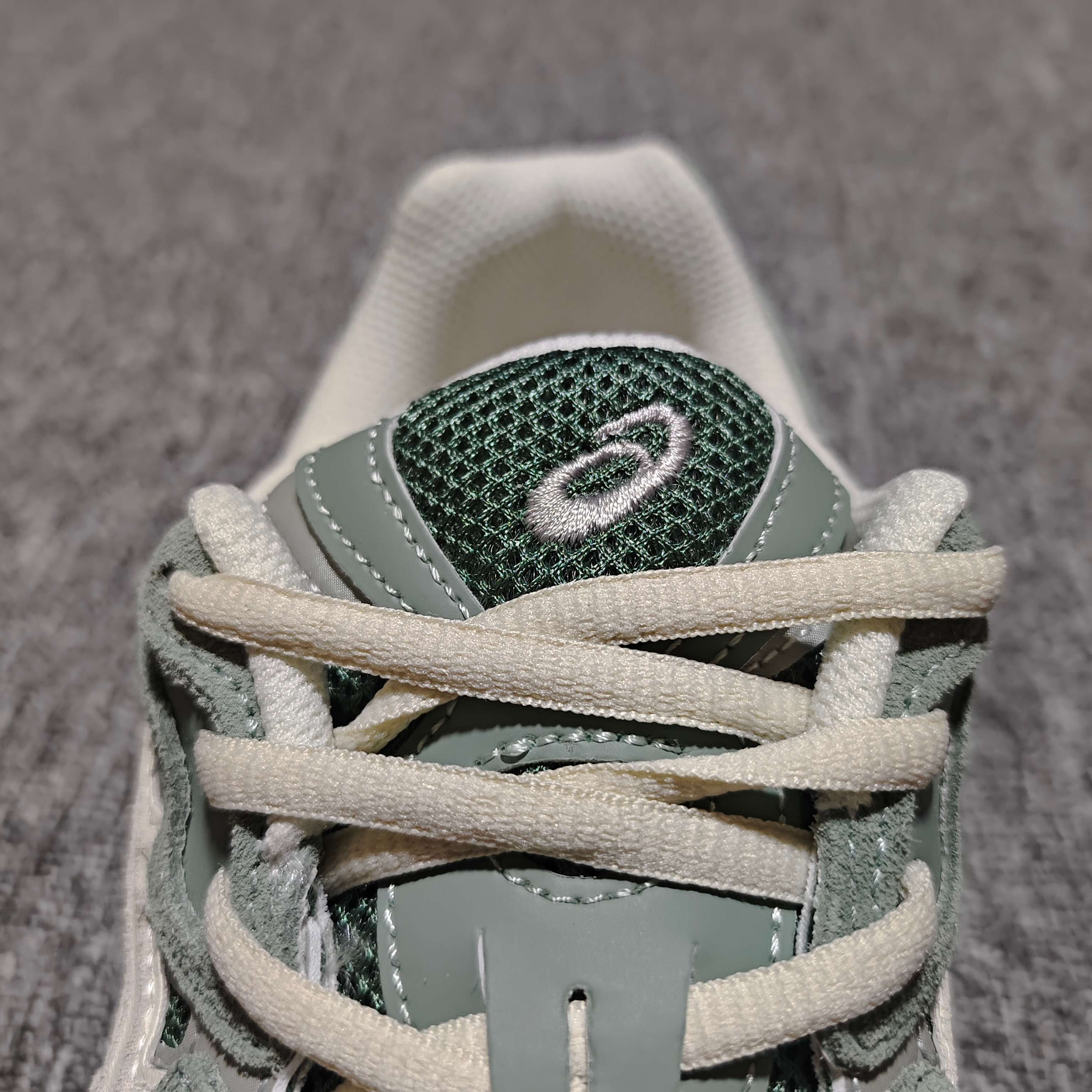   Asics 亚瑟士 GEL-NYC 低帮运动休闲跑步鞋 1203A383-302 外贸平台专供 大厂