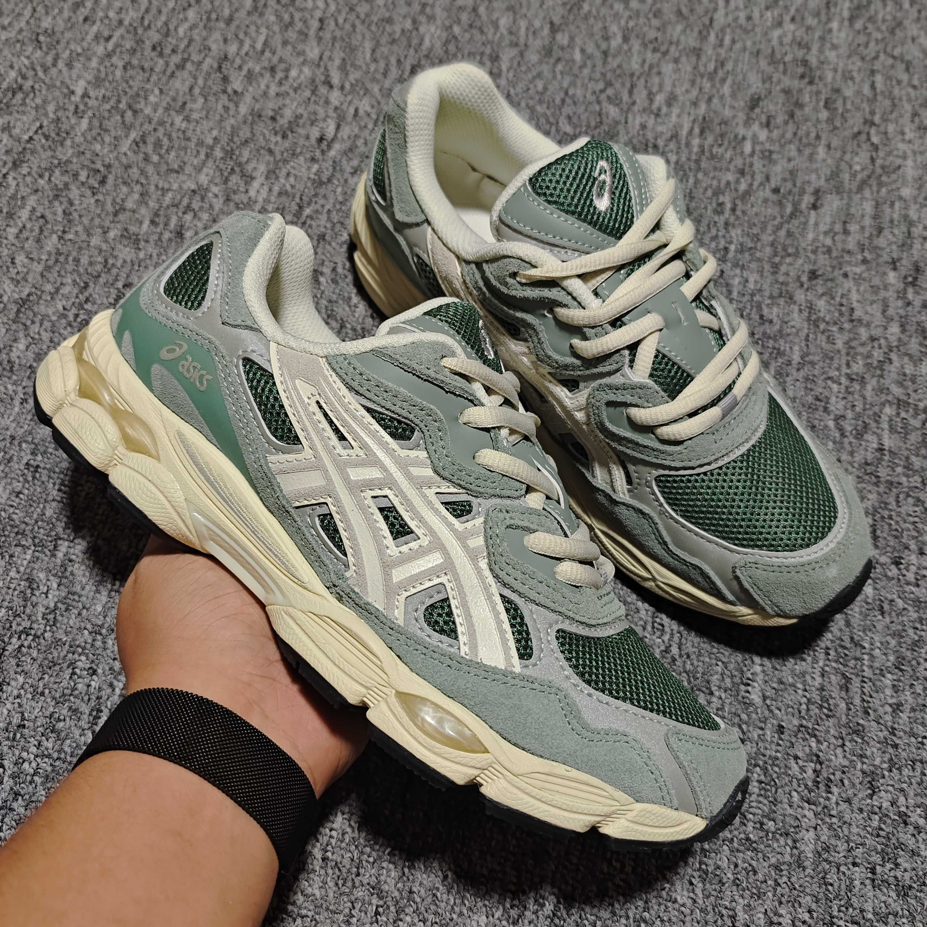   Asics 亚瑟士 GEL-NYC 低帮运动休闲跑步鞋 1203A383-302 外贸平台专供 大厂