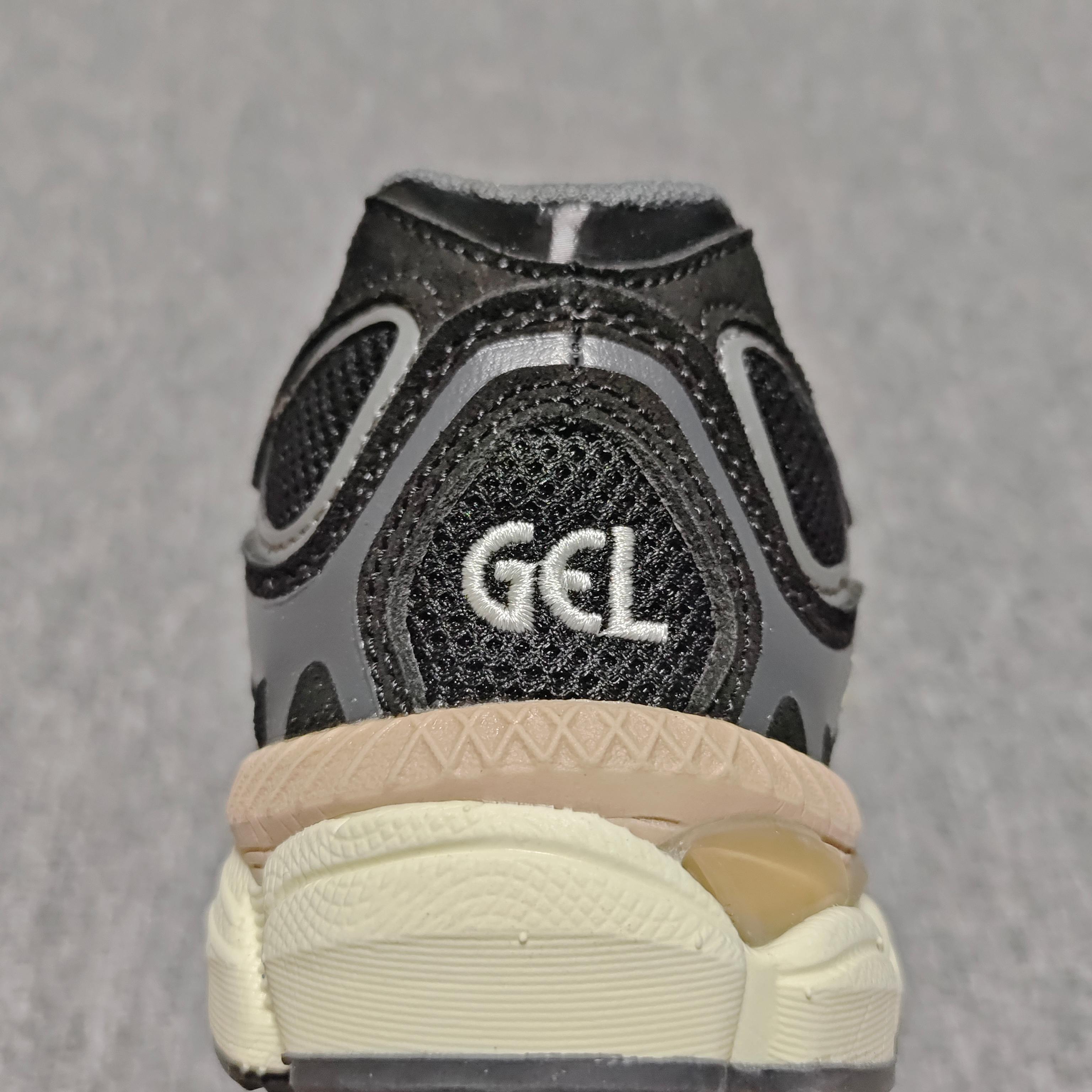   Asics 亚瑟士 GEL-NYC 低帮运动休闲跑步鞋 1203A663-002 外贸平台专供 大厂