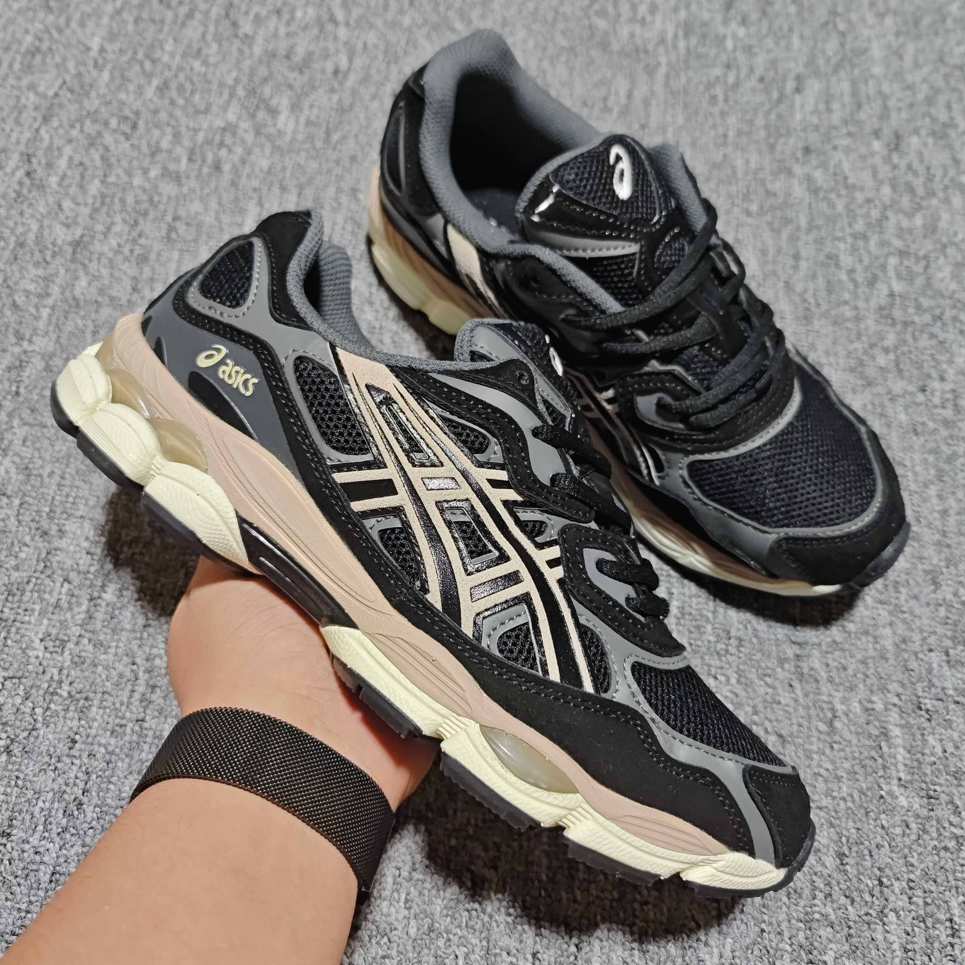   Asics 亚瑟士 GEL-NYC 低帮运动休闲跑步鞋 1203A663-002 外贸平台专供 大厂