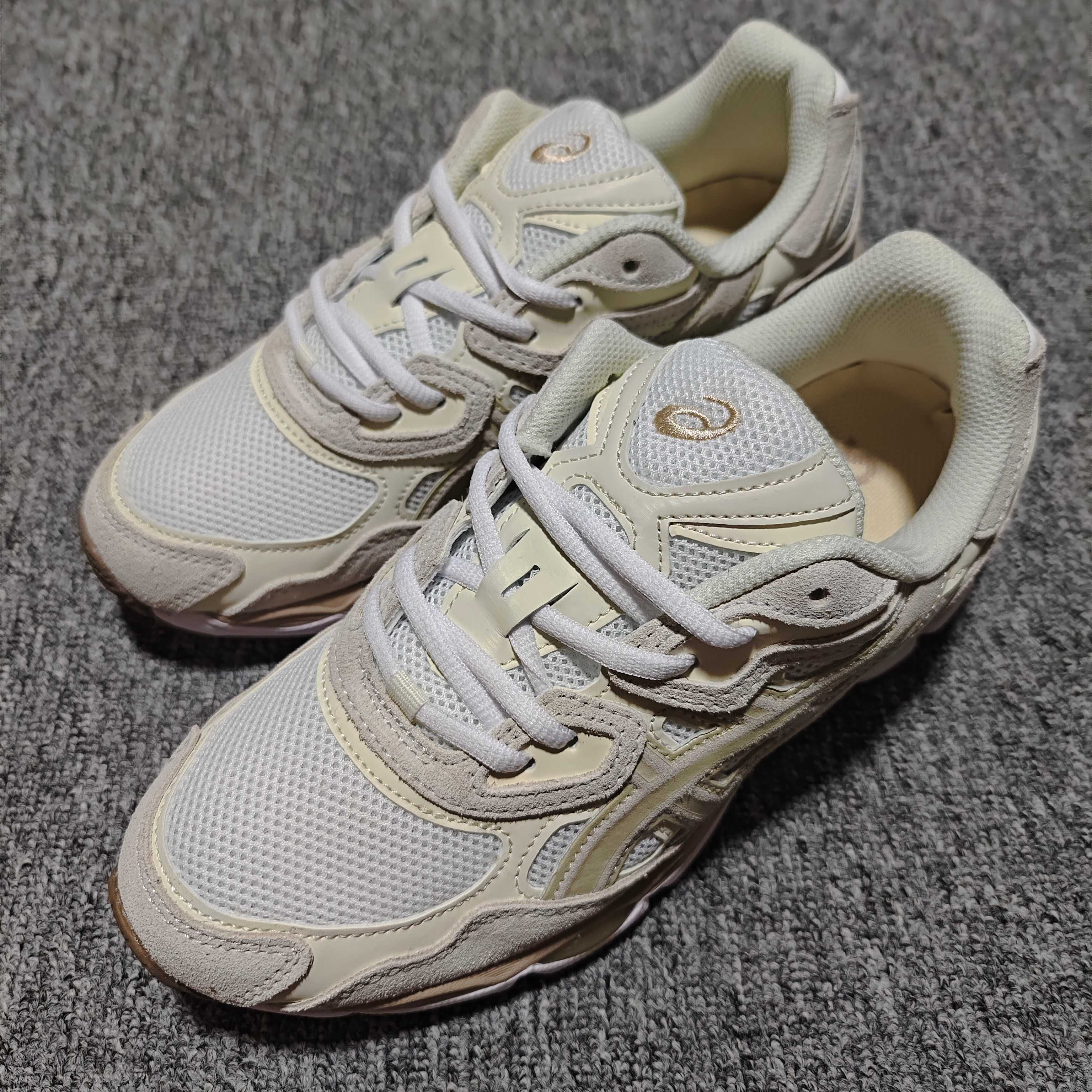   Asics 亚瑟士 GEL-NYC 低帮运动休闲跑步鞋 1203A663-102 外贸平台专供 大厂