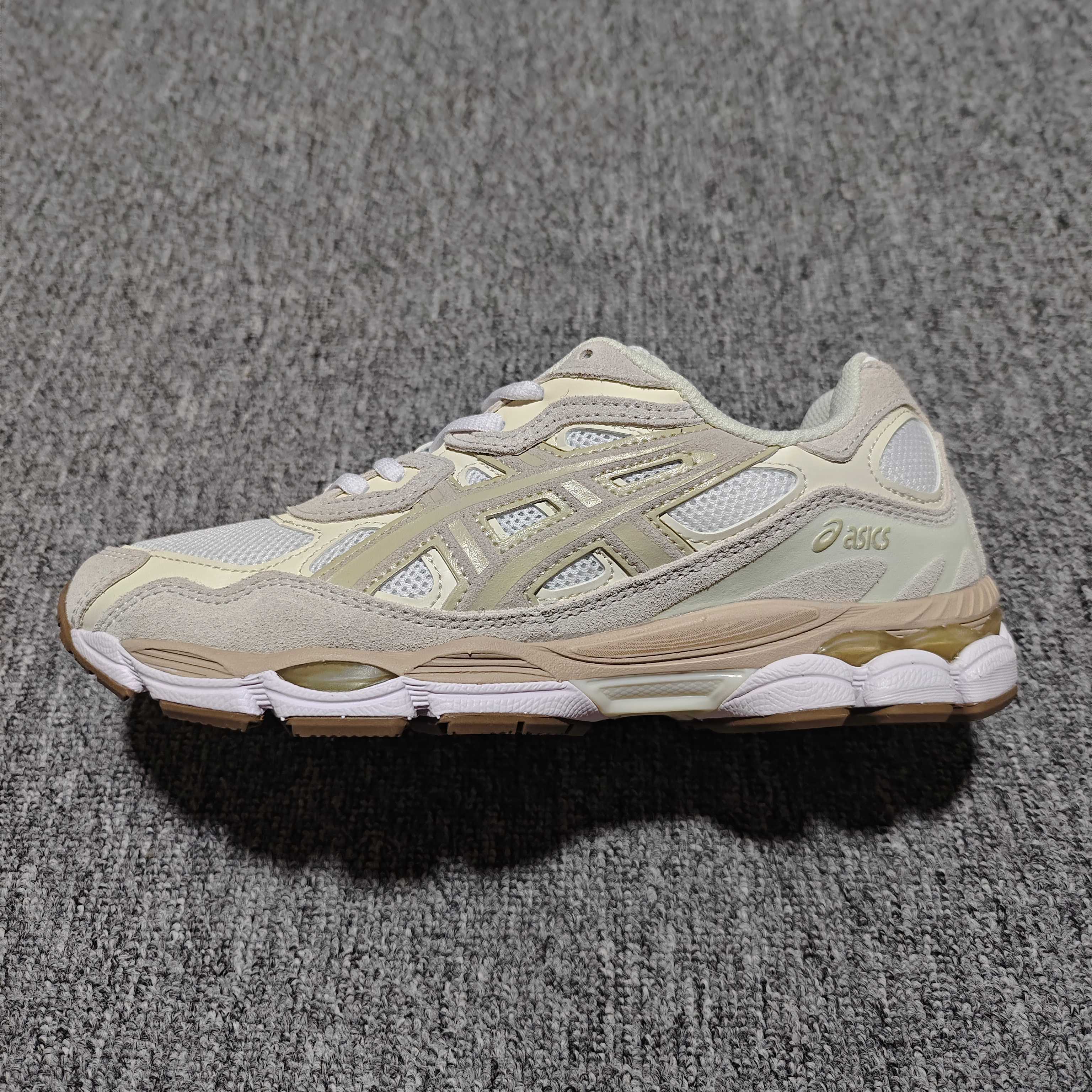   Asics 亚瑟士 GEL-NYC 低帮运动休闲跑步鞋 1203A663-102 外贸平台专供 大厂