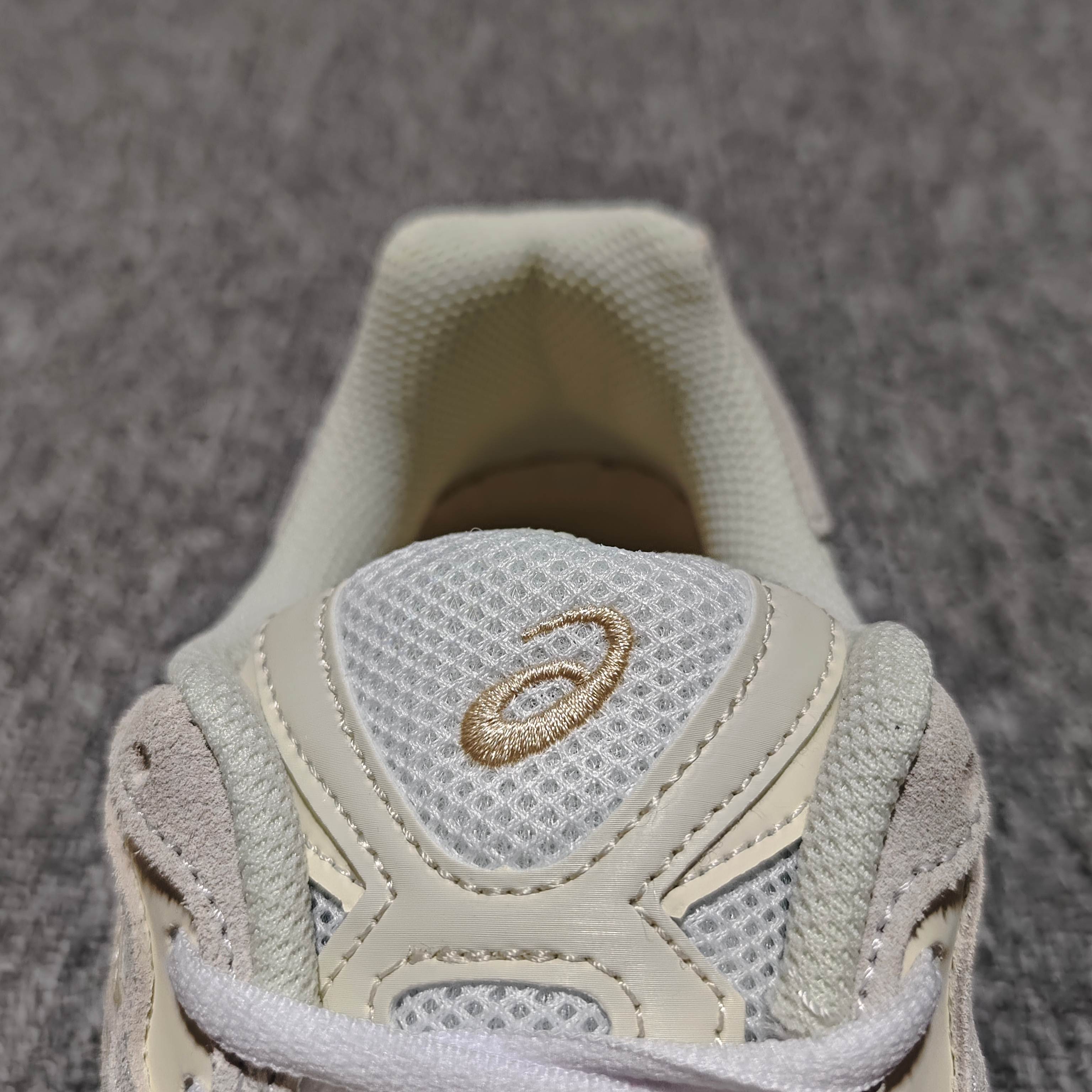   Asics 亚瑟士 GEL-NYC 低帮运动休闲跑步鞋 1203A663-102 外贸平台专供 大厂