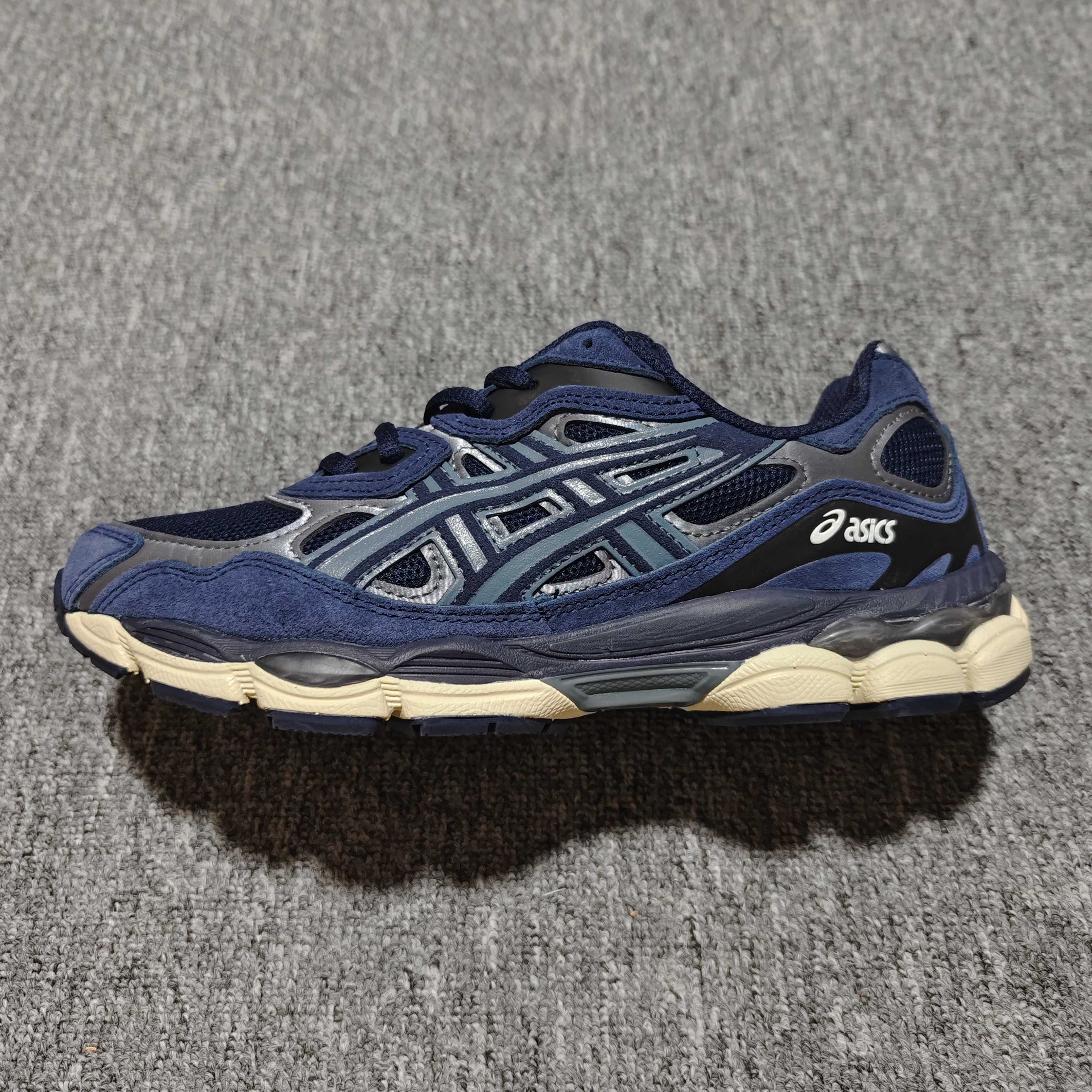   Asics 亚瑟士 GEL-NYC 低帮运动休闲跑步鞋 1203A383-401 外贸平台专供 大厂