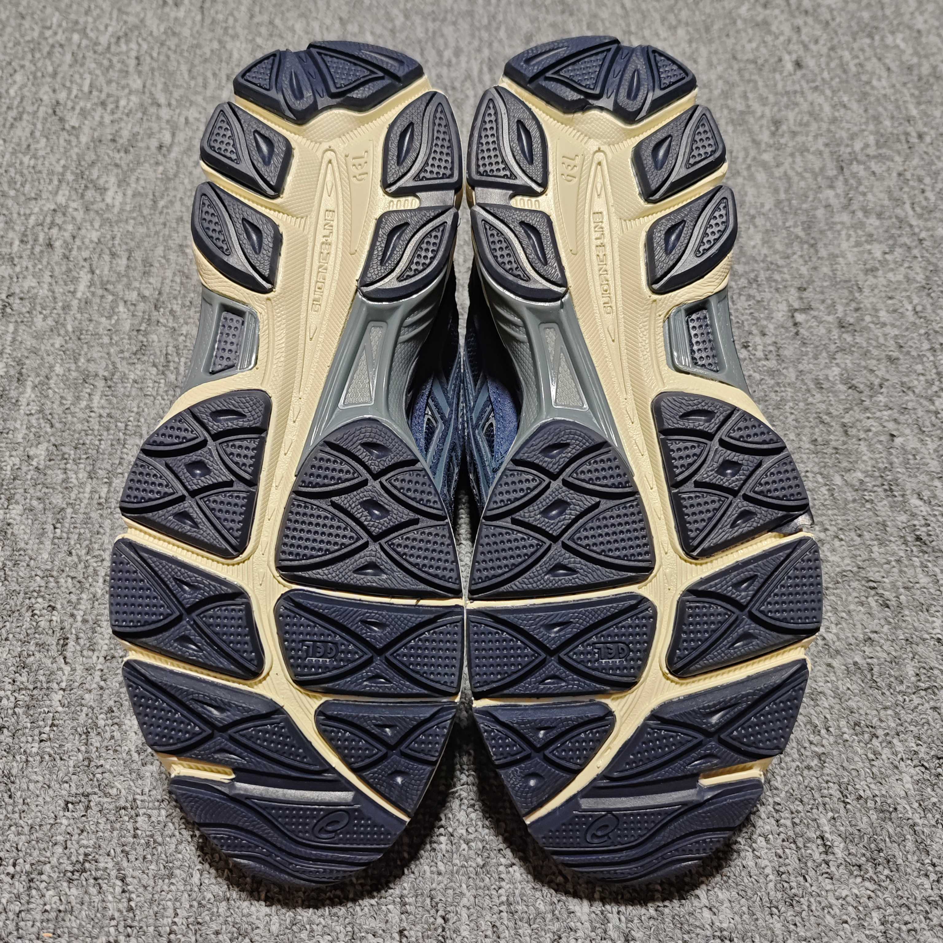   Asics 亚瑟士 GEL-NYC 低帮运动休闲跑步鞋 1203A383-401 外贸平台专供 大厂