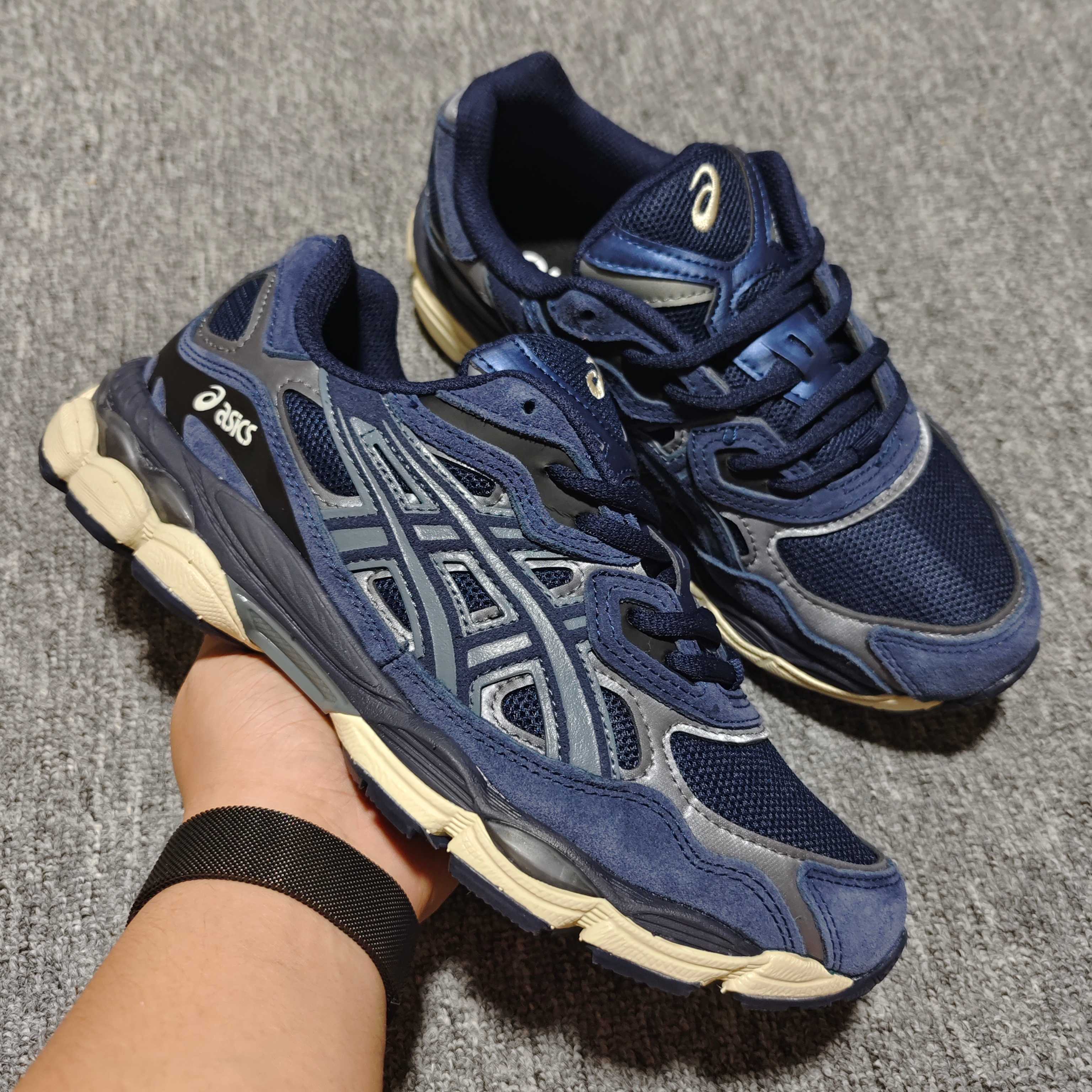   Asics 亚瑟士 GEL-NYC 低帮运动休闲跑步鞋 1203A383-401 外贸平台专供 大厂