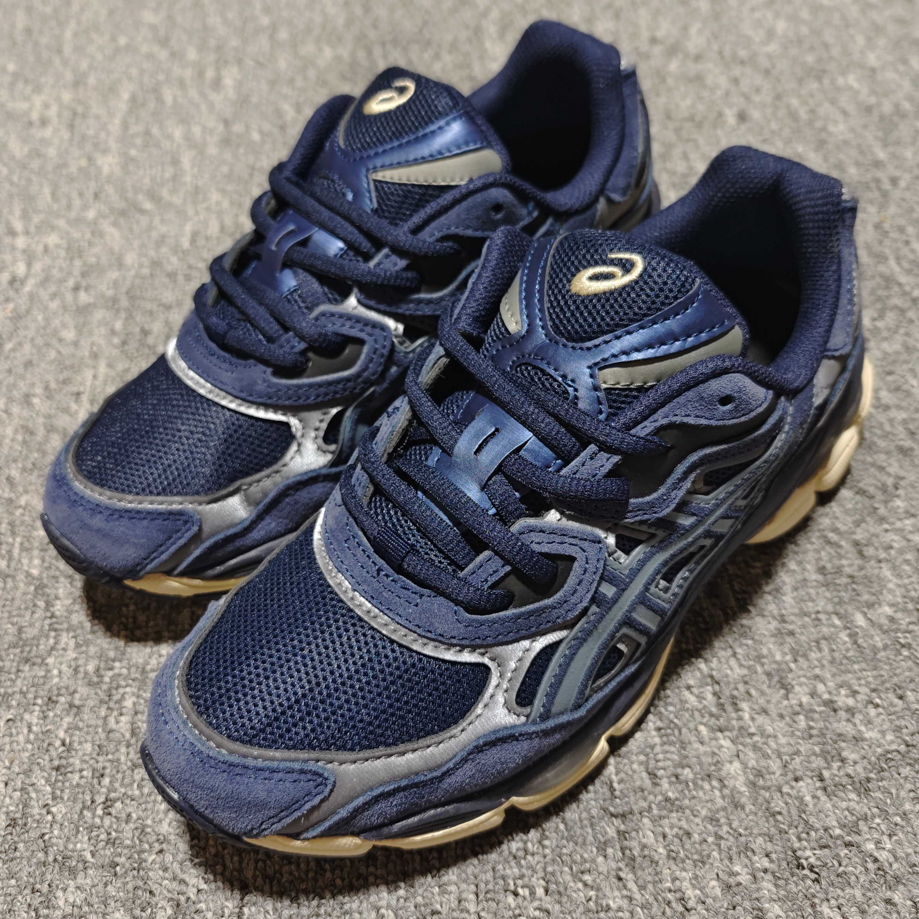   Asics 亚瑟士 GEL-NYC 低帮运动休闲跑步鞋 1203A383-401 外贸平台专供 大厂