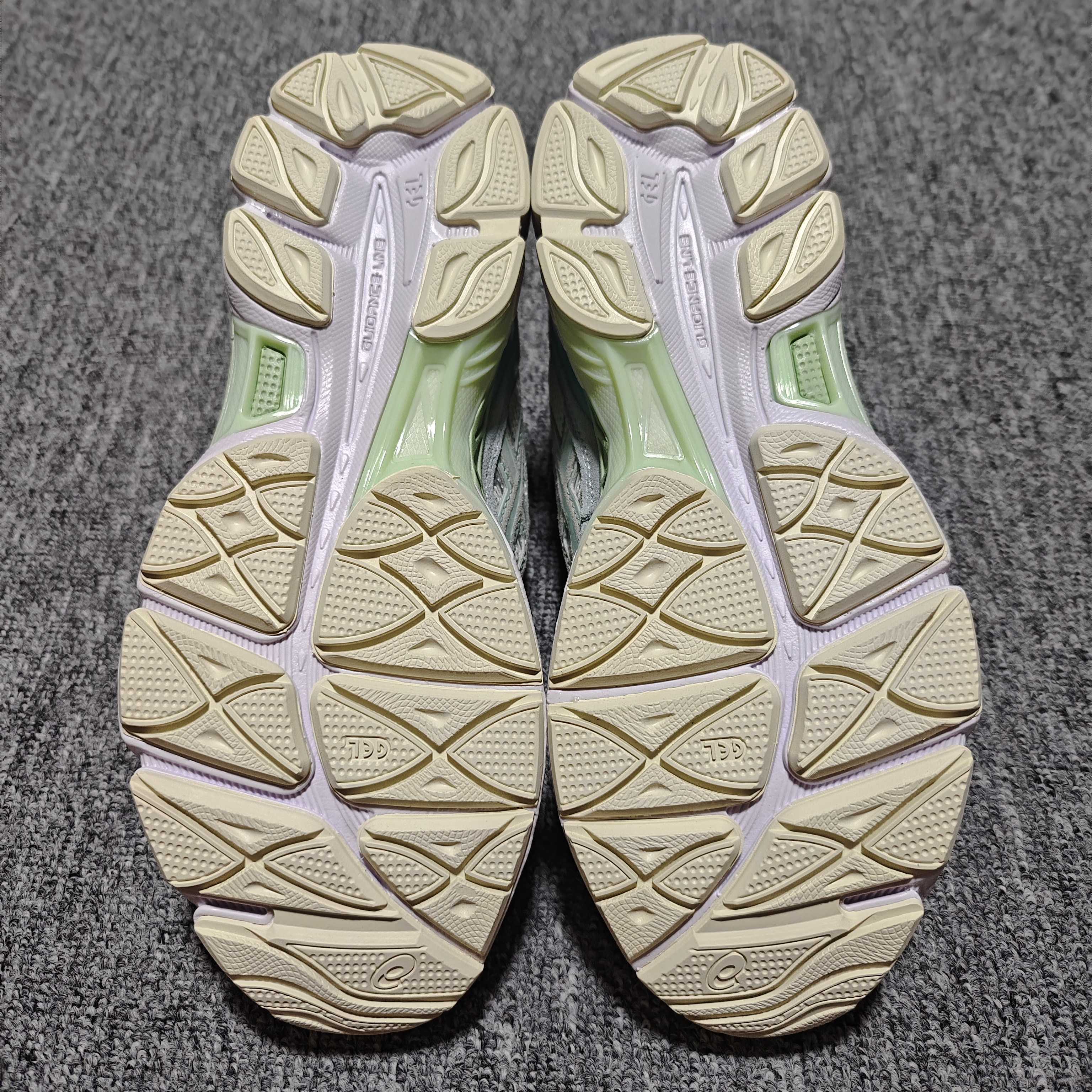   Asics 亚瑟士 GEL-NYC 低帮运动休闲跑步鞋 1203A383-100 外贸平台专供 大厂