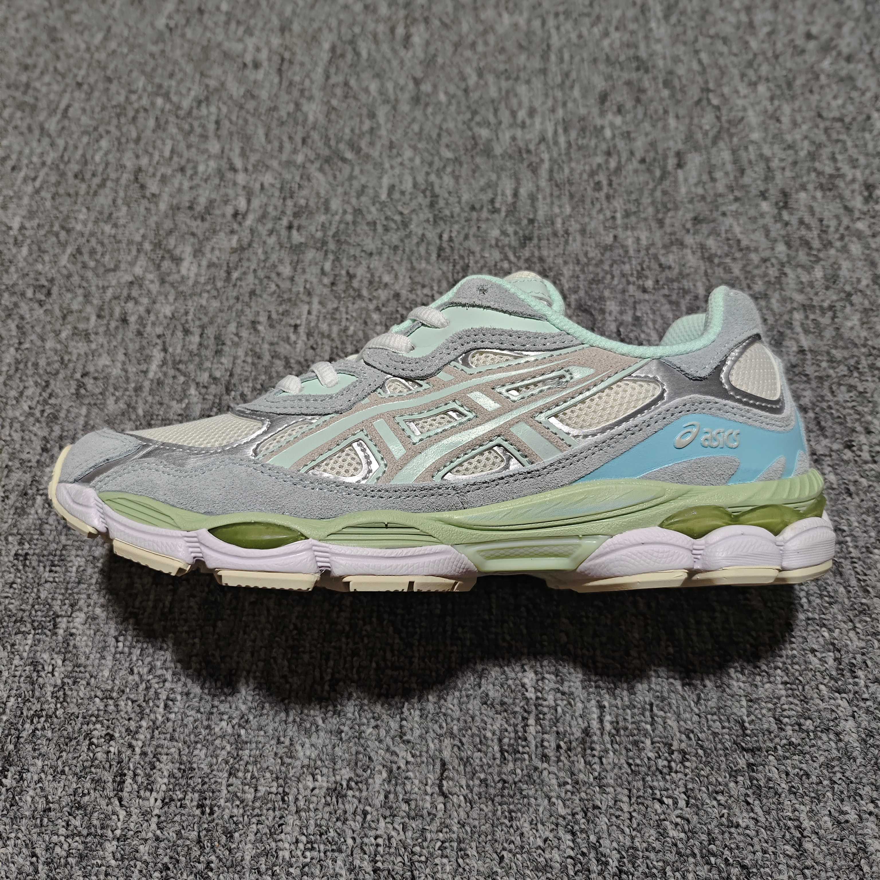   Asics 亚瑟士 GEL-NYC 低帮运动休闲跑步鞋 1203A383-100 外贸平台专供 大厂