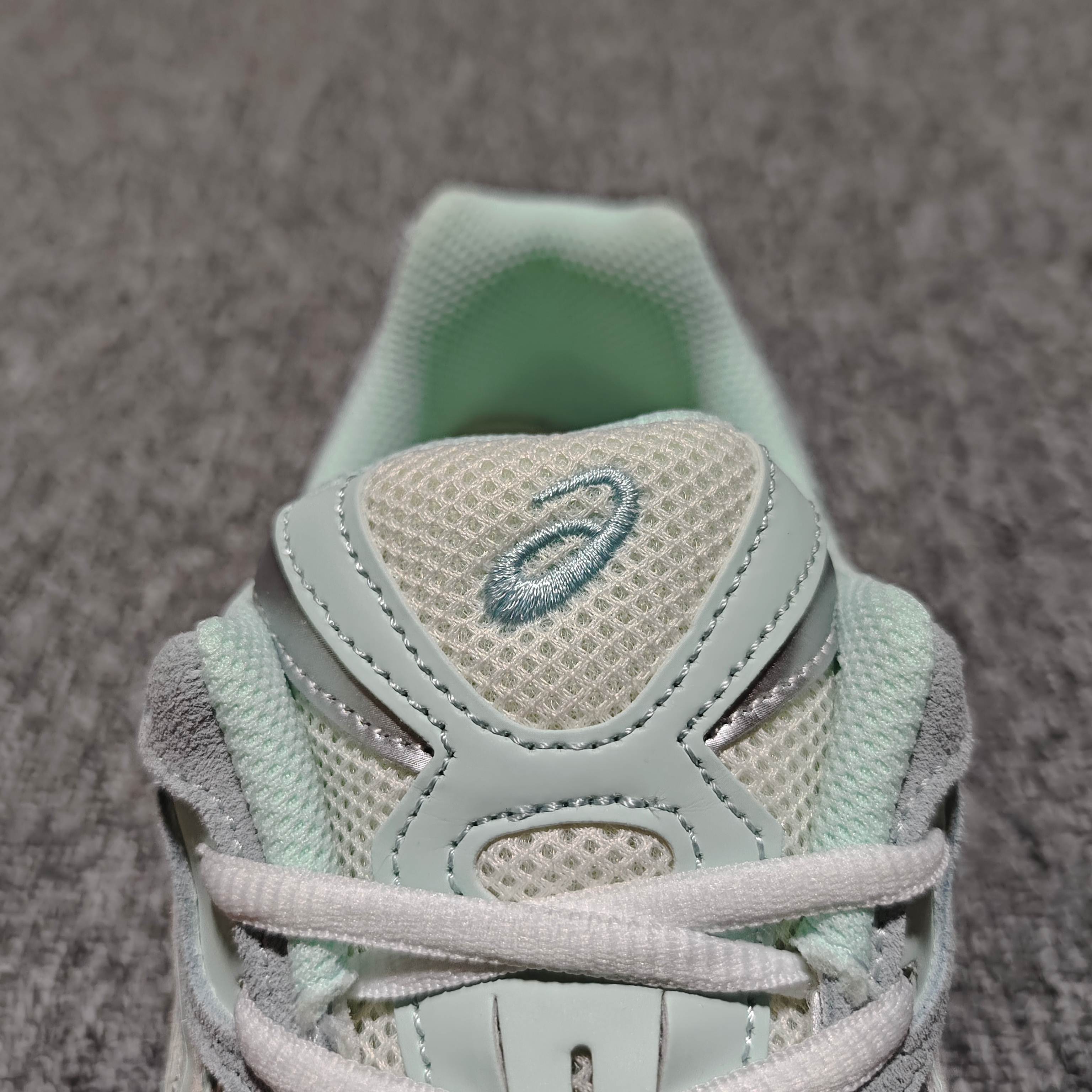   Asics 亚瑟士 GEL-NYC 低帮运动休闲跑步鞋 1203A383-100 外贸平台专供 大厂