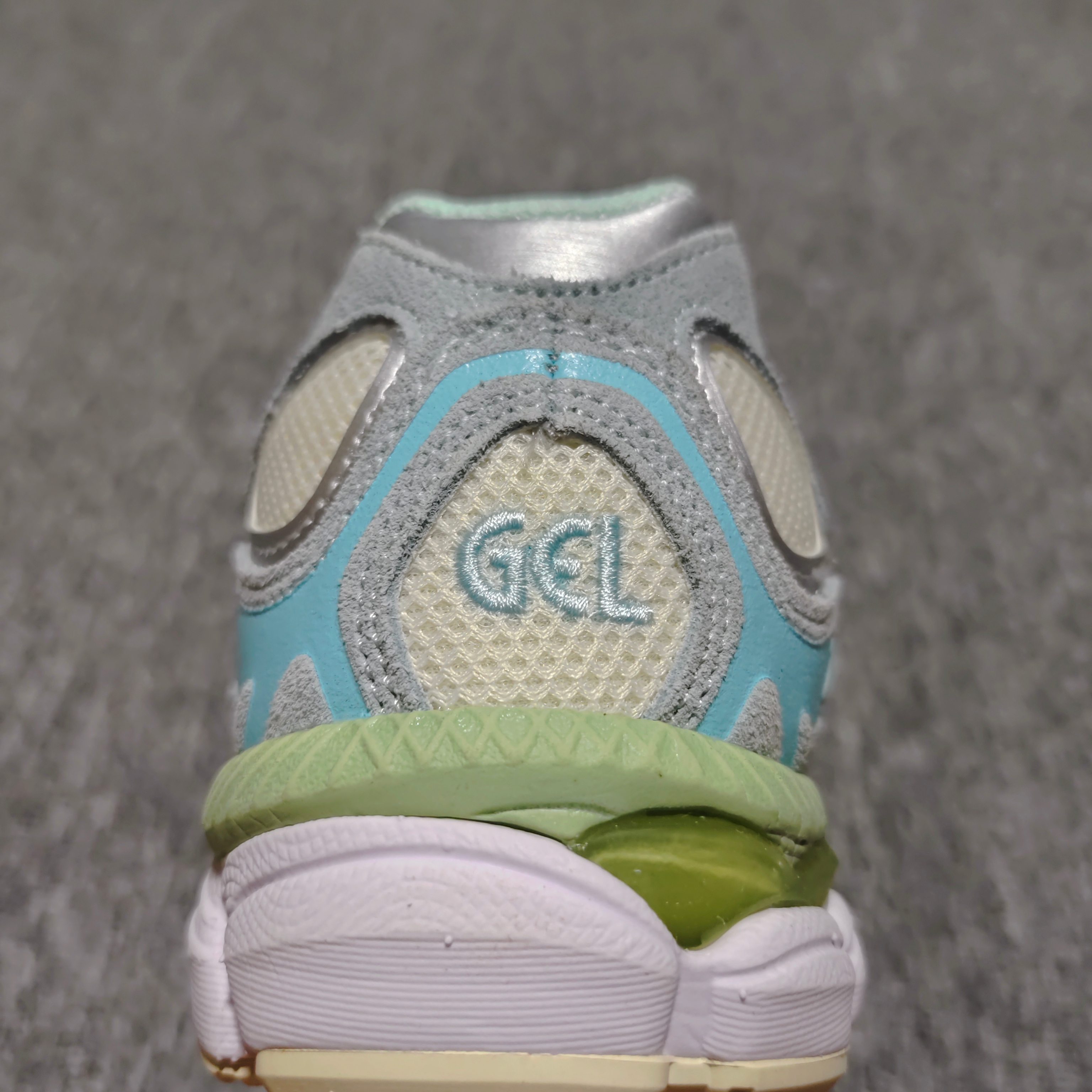   Asics 亚瑟士 GEL-NYC 低帮运动休闲跑步鞋 1203A383-100 外贸平台专供 大厂