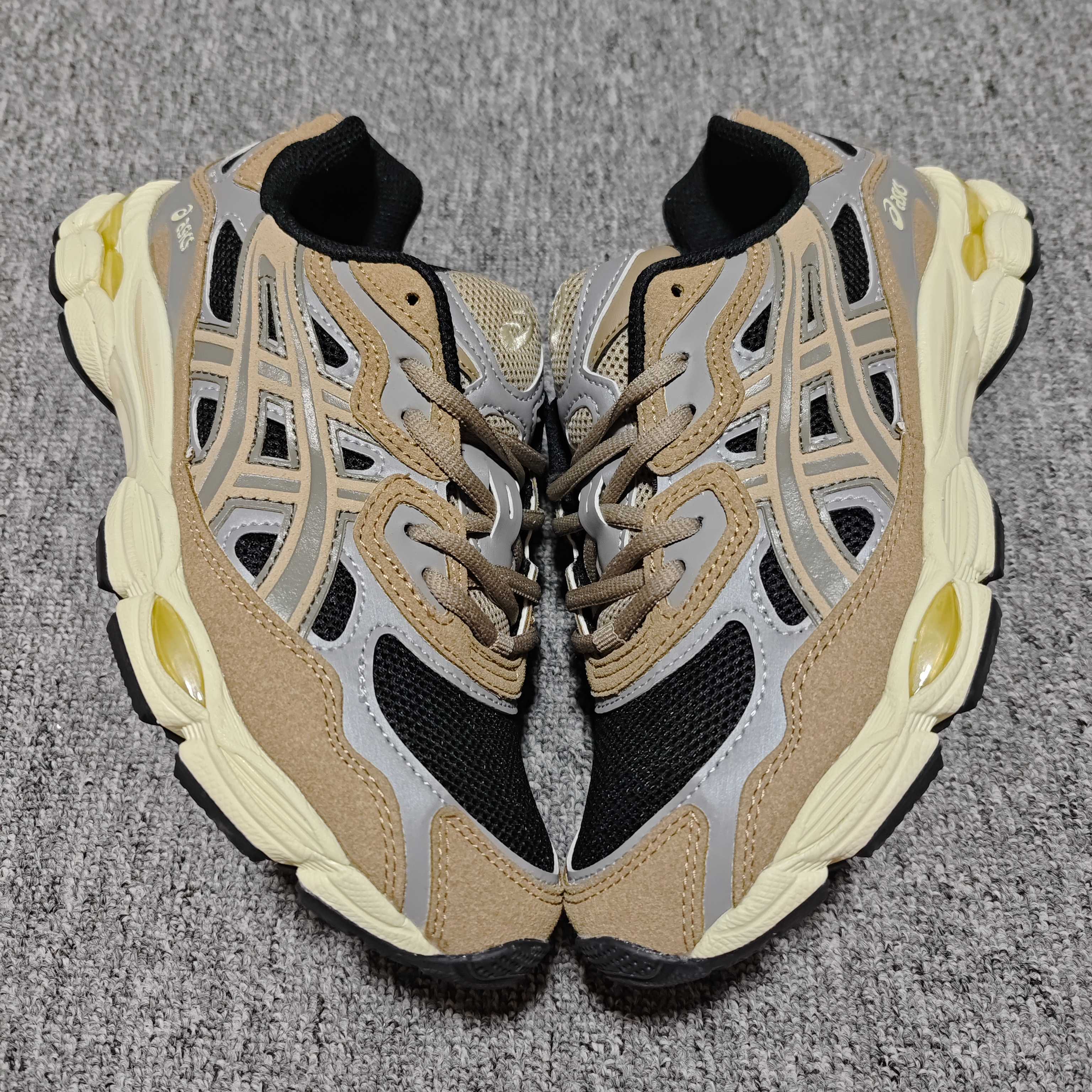   Asics 亚瑟士 GEL-NYC 低帮运动休闲跑步鞋 1203A383-005 外贸平台专供 大厂