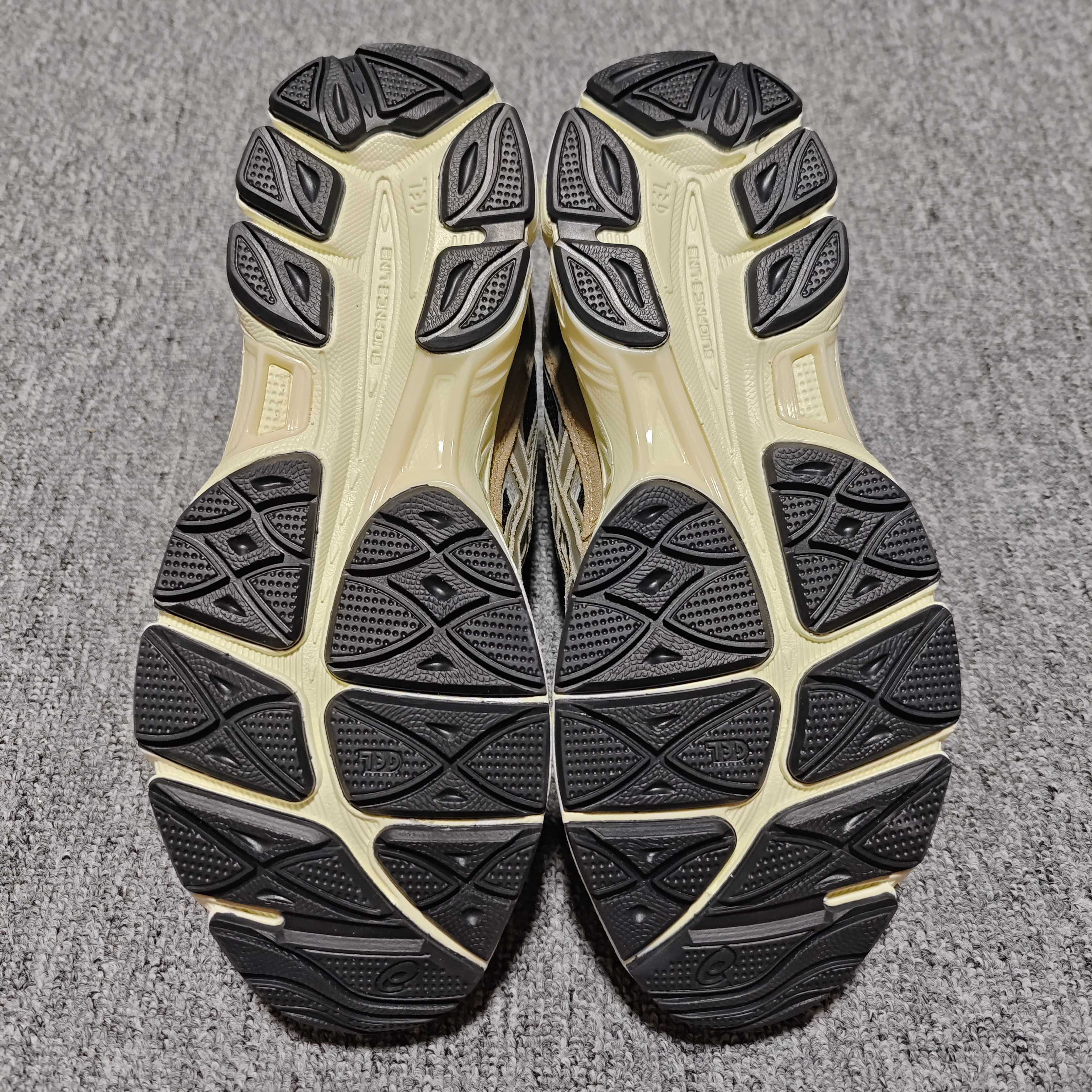   Asics 亚瑟士 GEL-NYC 低帮运动休闲跑步鞋 1203A383-005 外贸平台专供 大厂