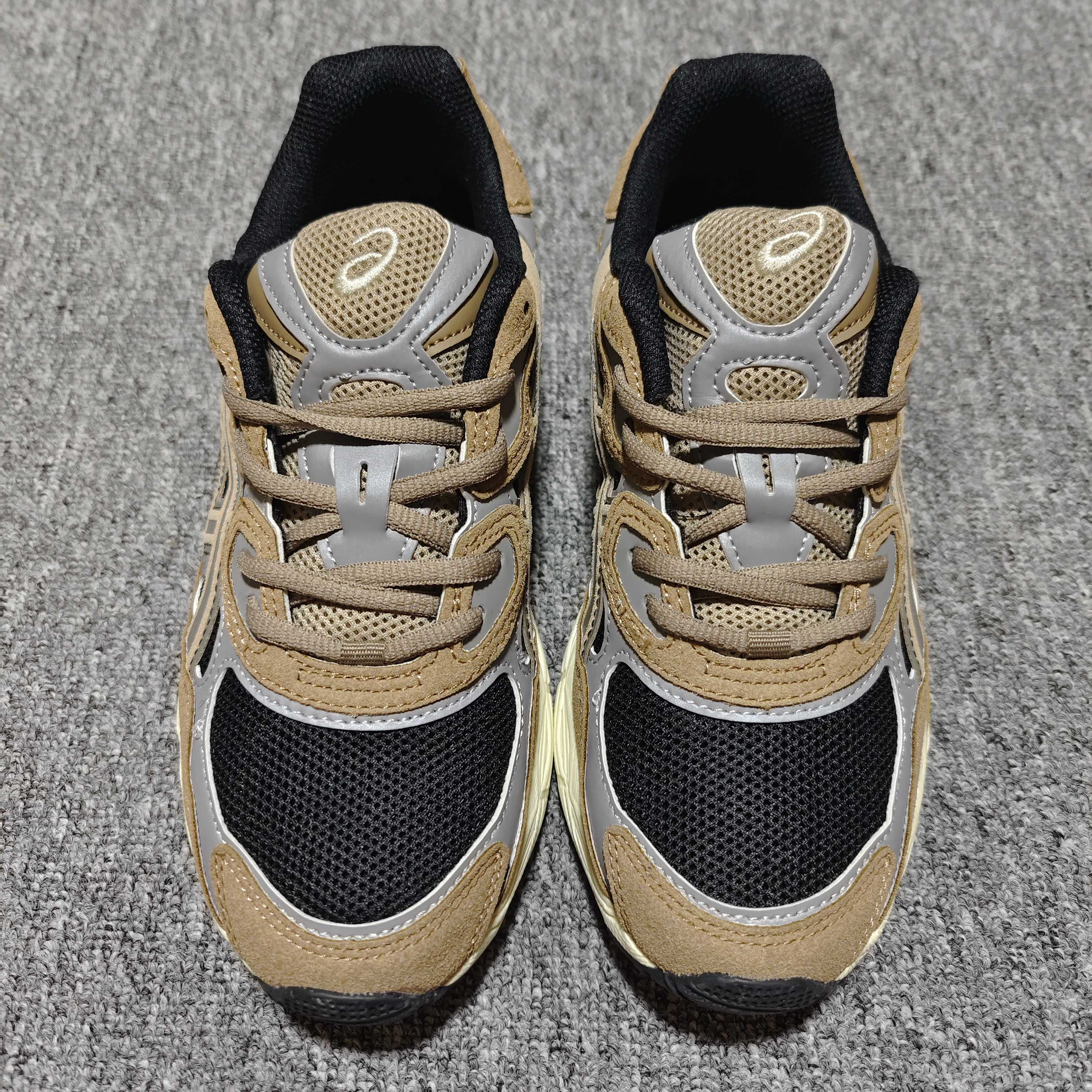   Asics 亚瑟士 GEL-NYC 低帮运动休闲跑步鞋 1203A383-005 外贸平台专供 大厂