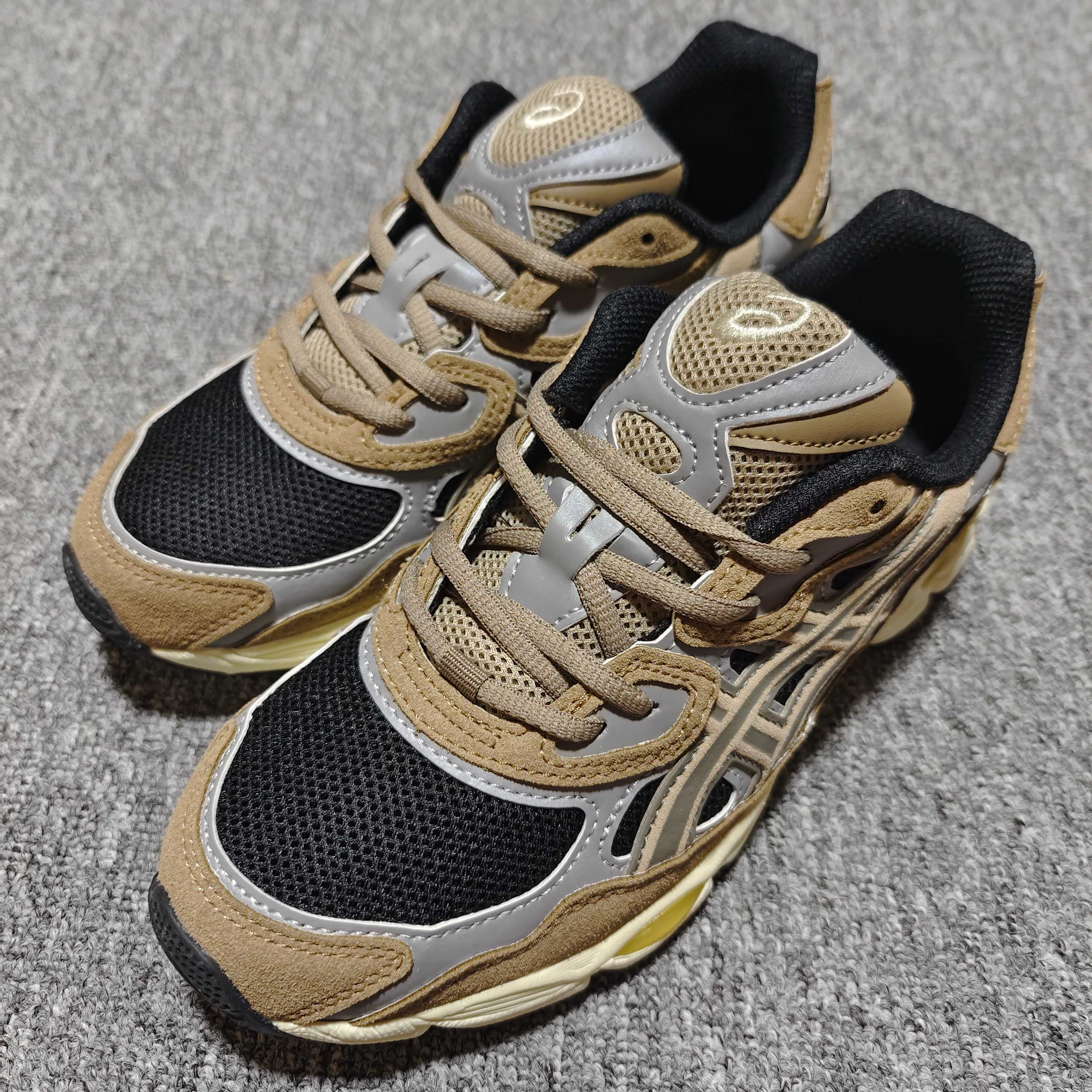   Asics 亚瑟士 GEL-NYC 低帮运动休闲跑步鞋 1203A383-005 外贸平台专供 大厂