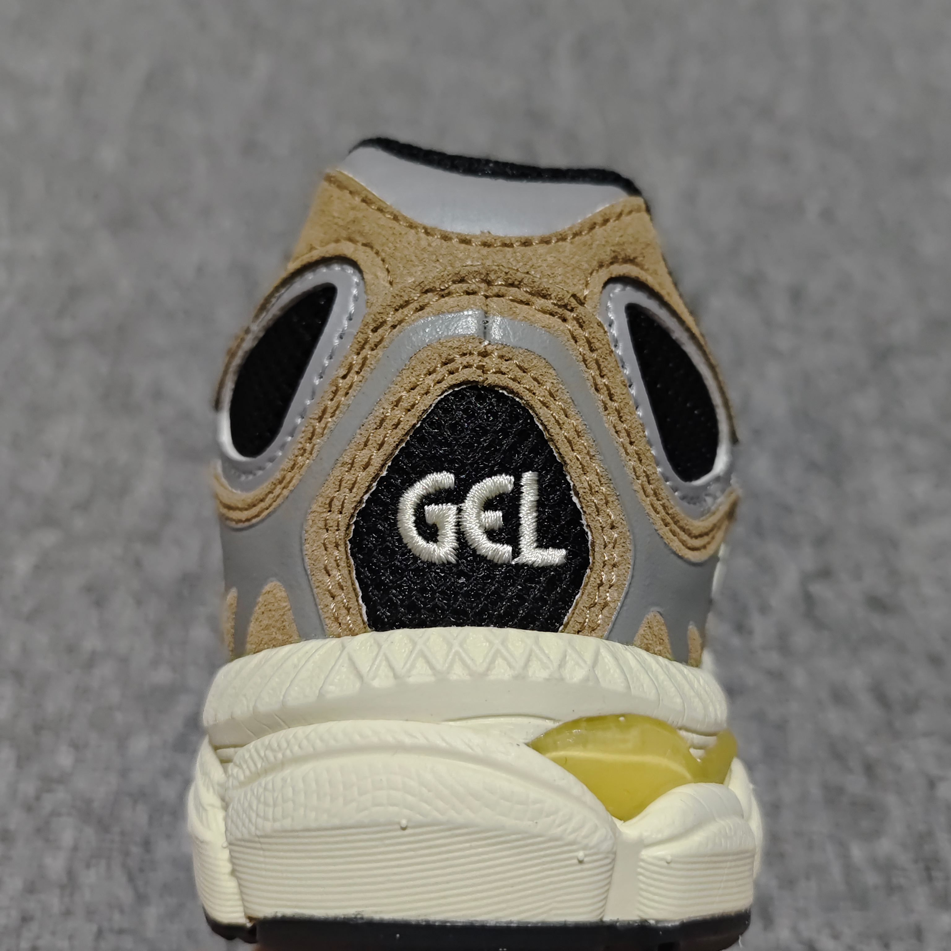   Asics 亚瑟士 GEL-NYC 低帮运动休闲跑步鞋 1203A383-005 外贸平台专供 大厂