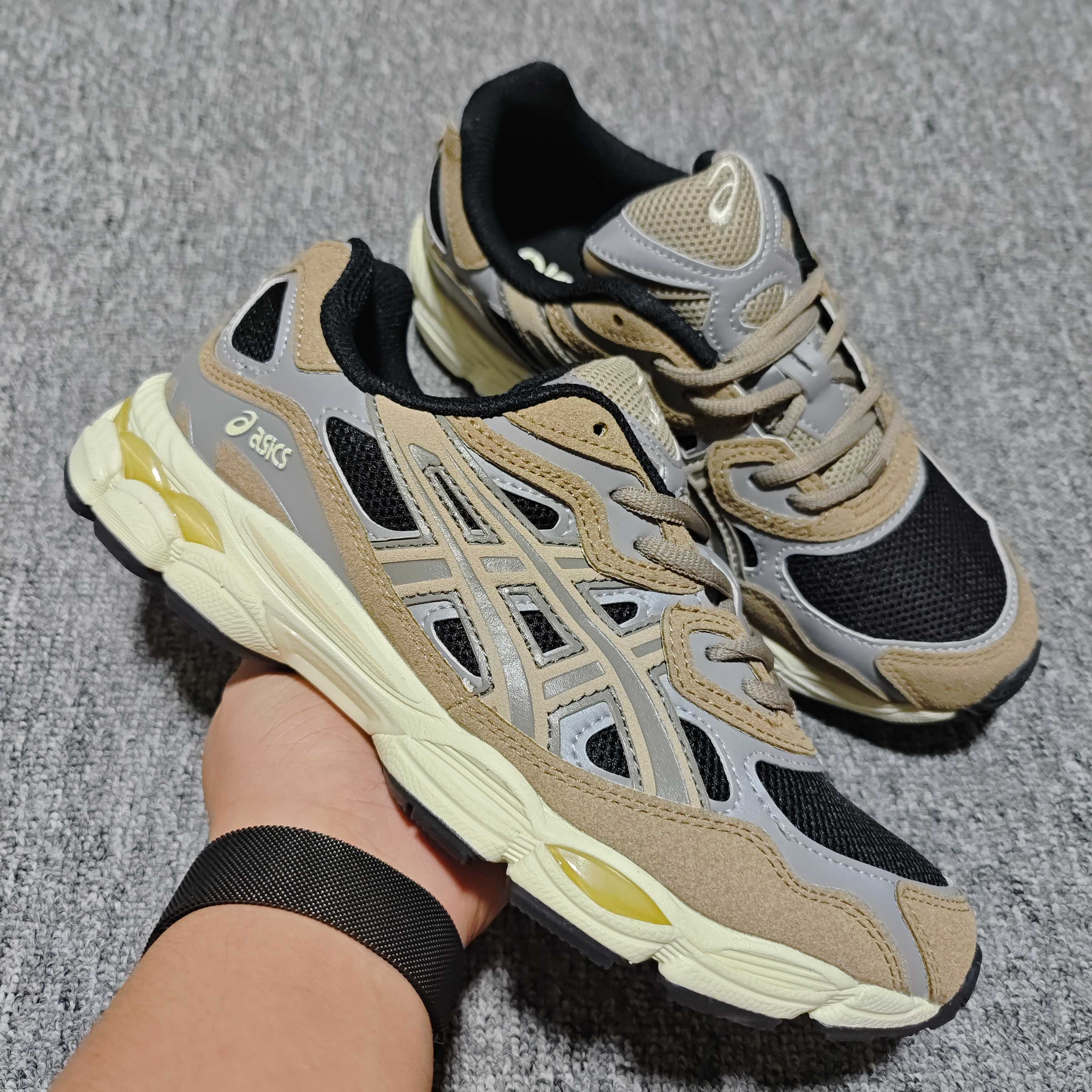   Asics 亚瑟士 GEL-NYC 低帮运动休闲跑步鞋 1203A383-005 外贸平台专供 大厂