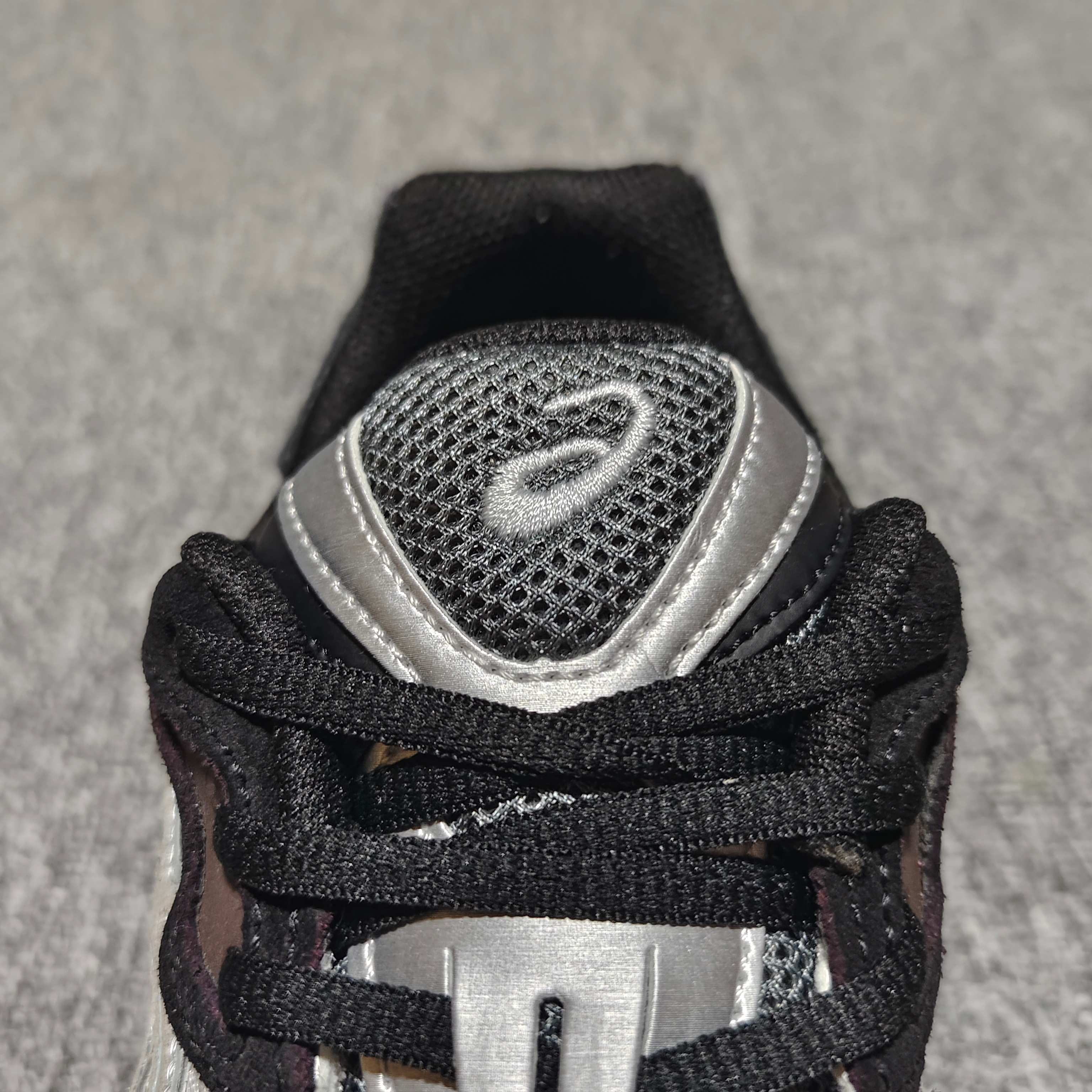   Asics 亚瑟士 GEL-NYC 低帮运动休闲跑步鞋 1201A 789-750 外贸平台专供 大