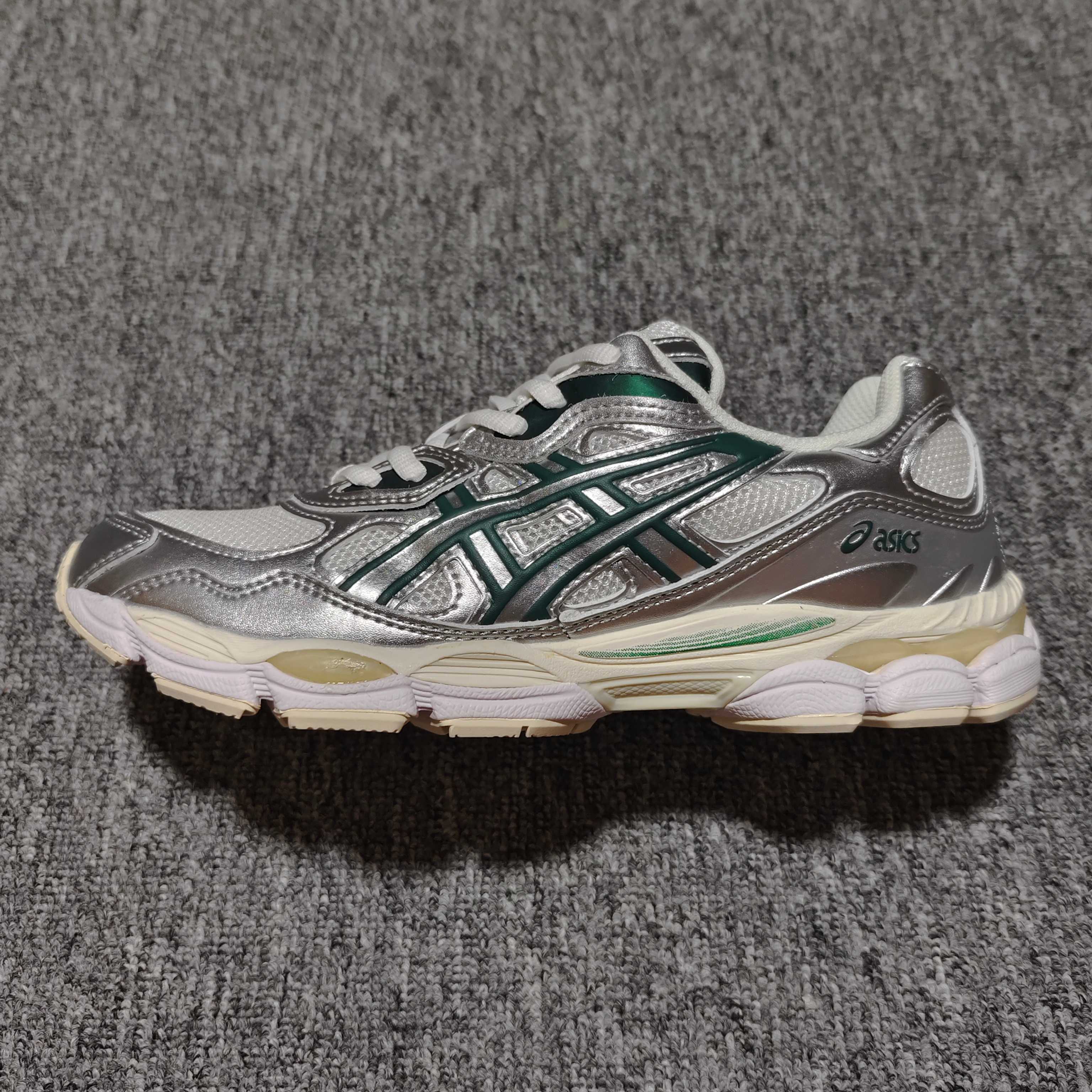  Asics 亚瑟士 GEL-NYC 低帮运动休闲跑步鞋 1201A971-200 外贸平台专供 大厂
