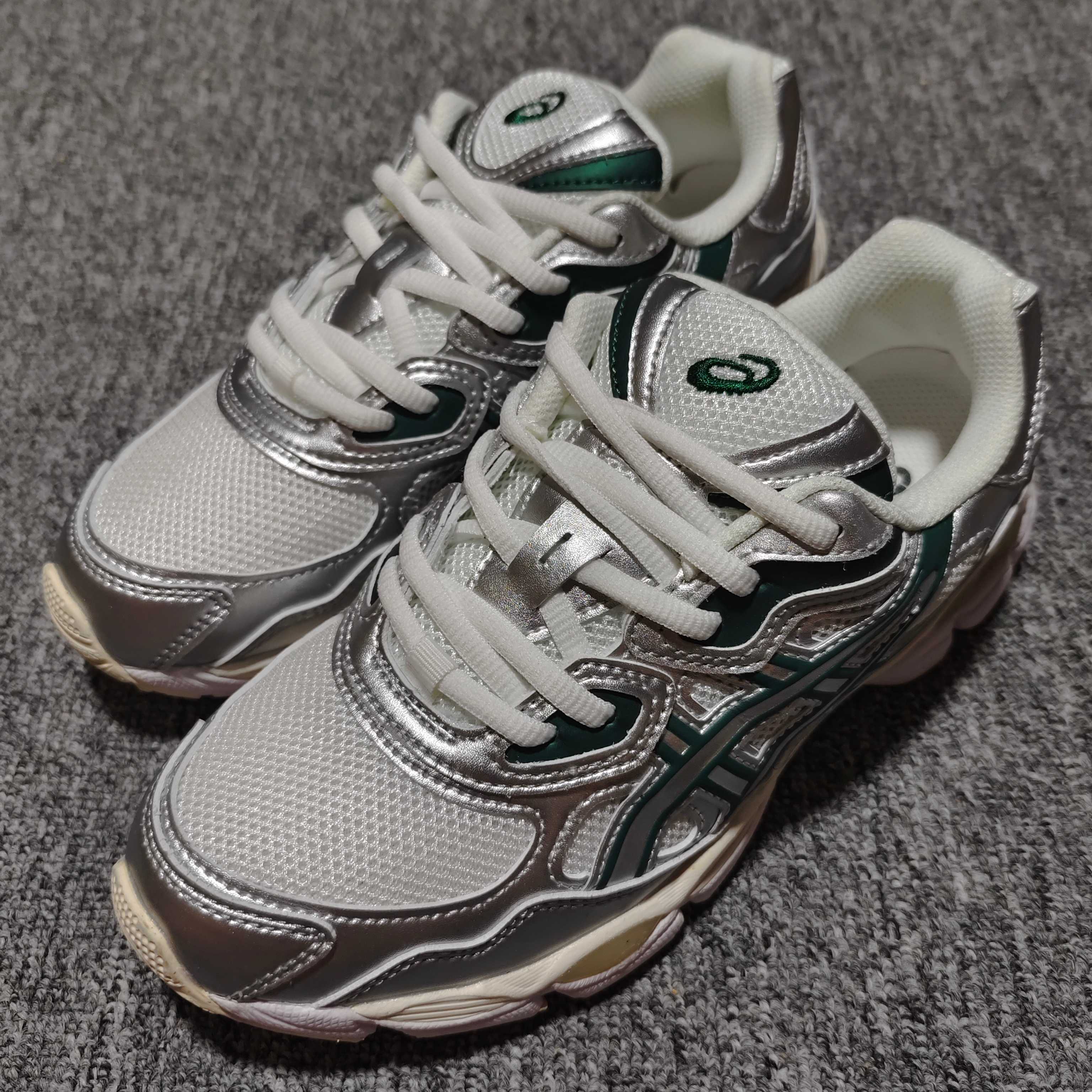   Asics 亚瑟士 GEL-NYC 低帮运动休闲跑步鞋 1201A971-200 外贸平台专供 大厂
