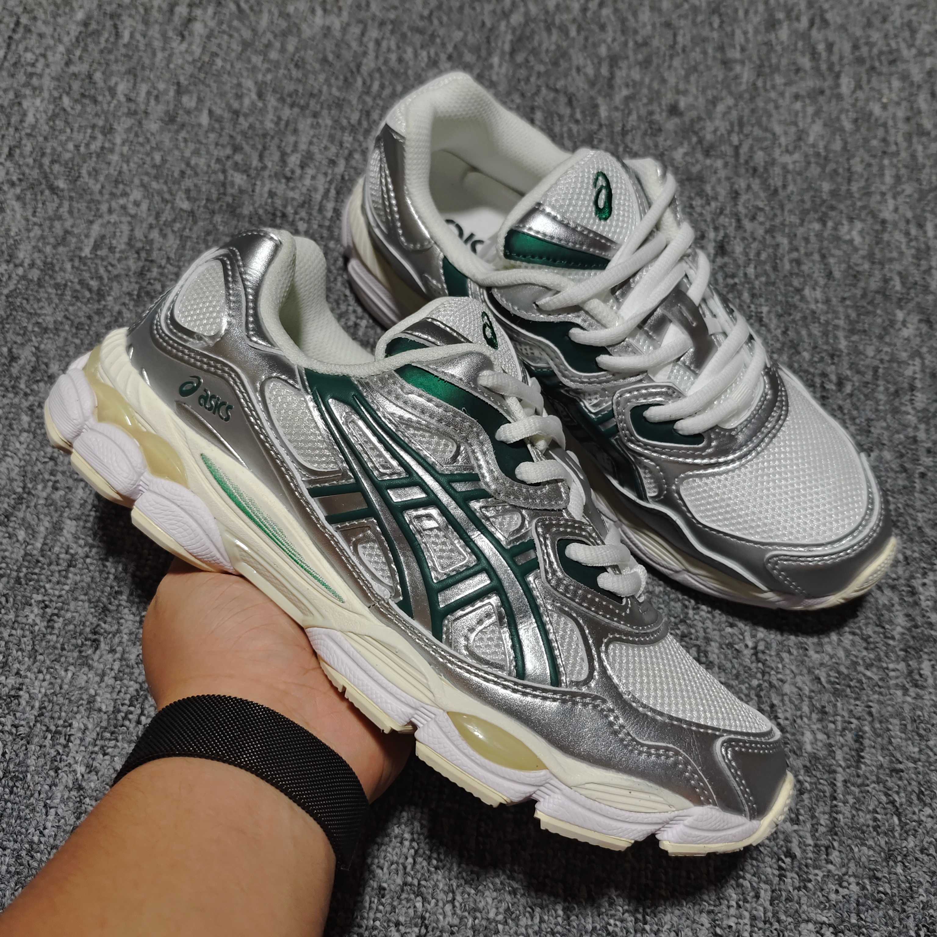   Asics 亚瑟士 GEL-NYC 低帮运动休闲跑步鞋 1201A971-200 外贸平台专供 大厂