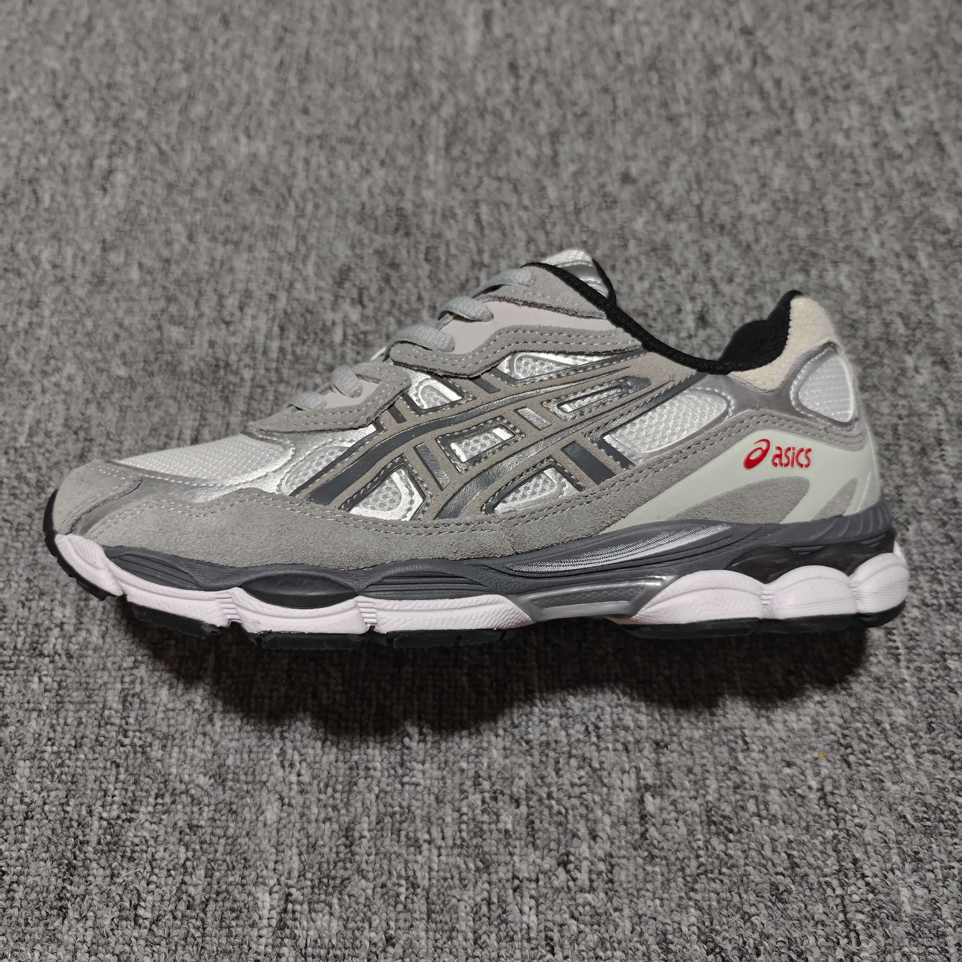   Asics 亚瑟士 GEL-NYC 低帮运动休闲跑步鞋 1201A789-102 外贸平台专供 大厂
