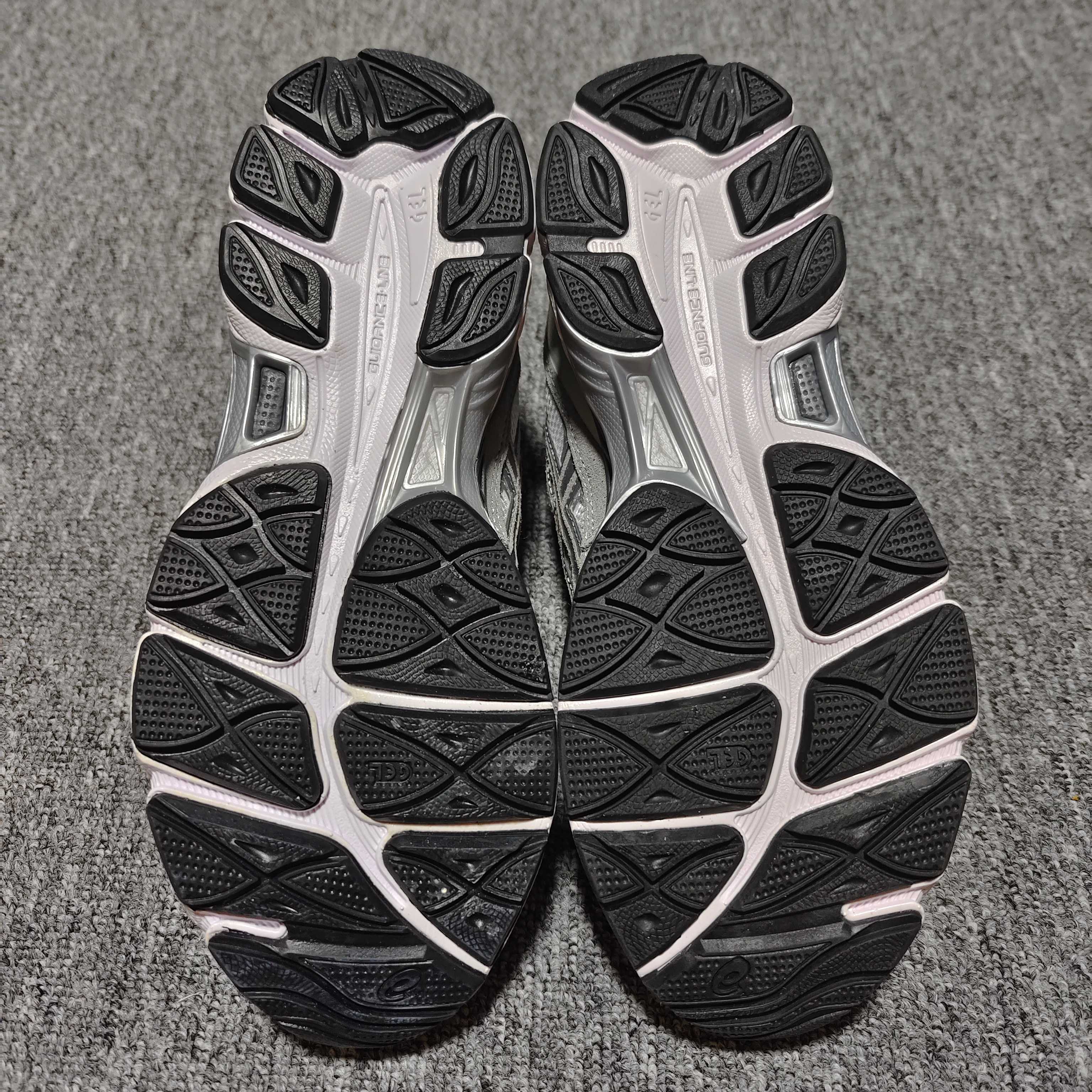   Asics 亚瑟士 GEL-NYC 低帮运动休闲跑步鞋 1201A789-102 外贸平台专供 大厂