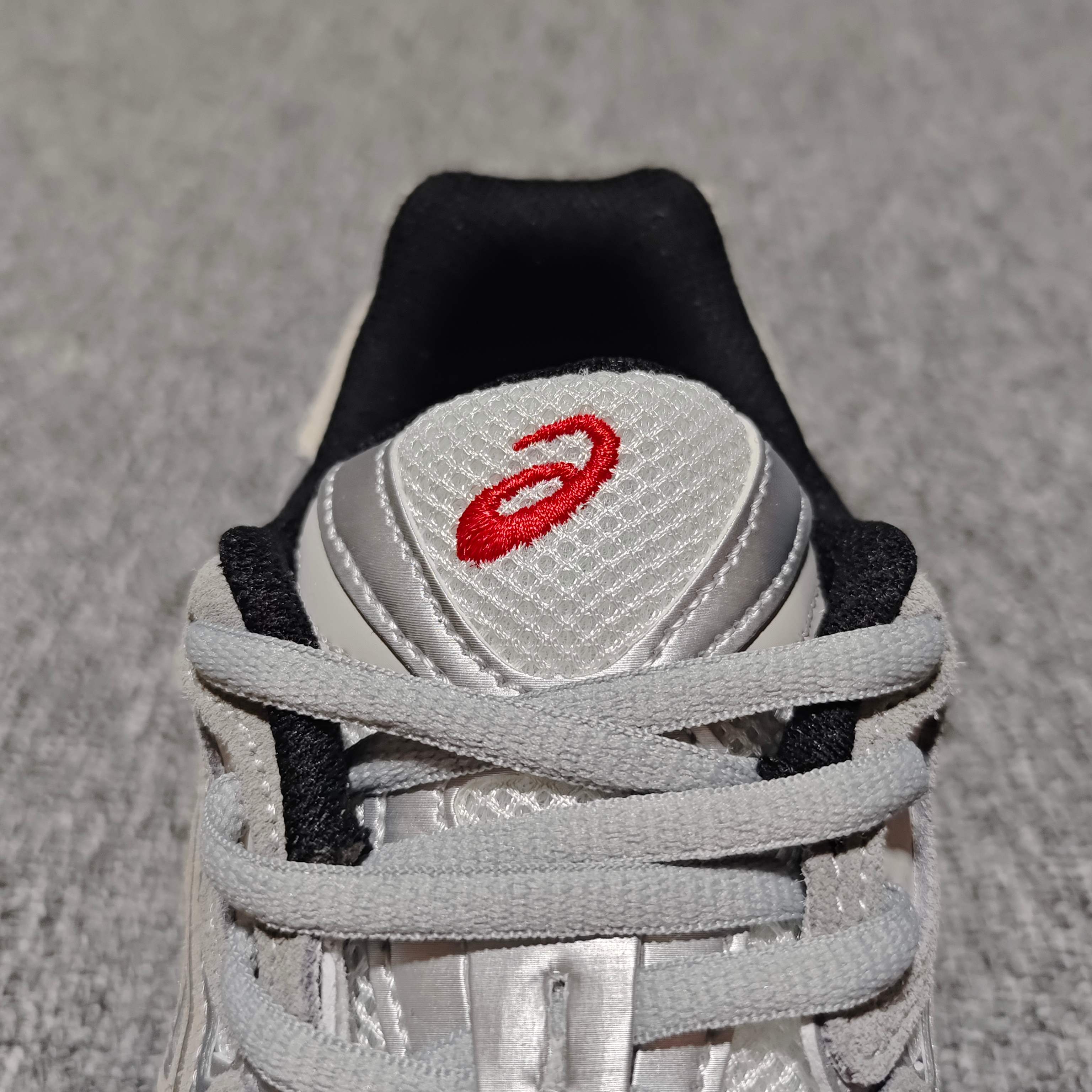   Asics 亚瑟士 GEL-NYC 低帮运动休闲跑步鞋 1201A789-102 外贸平台专供 大厂