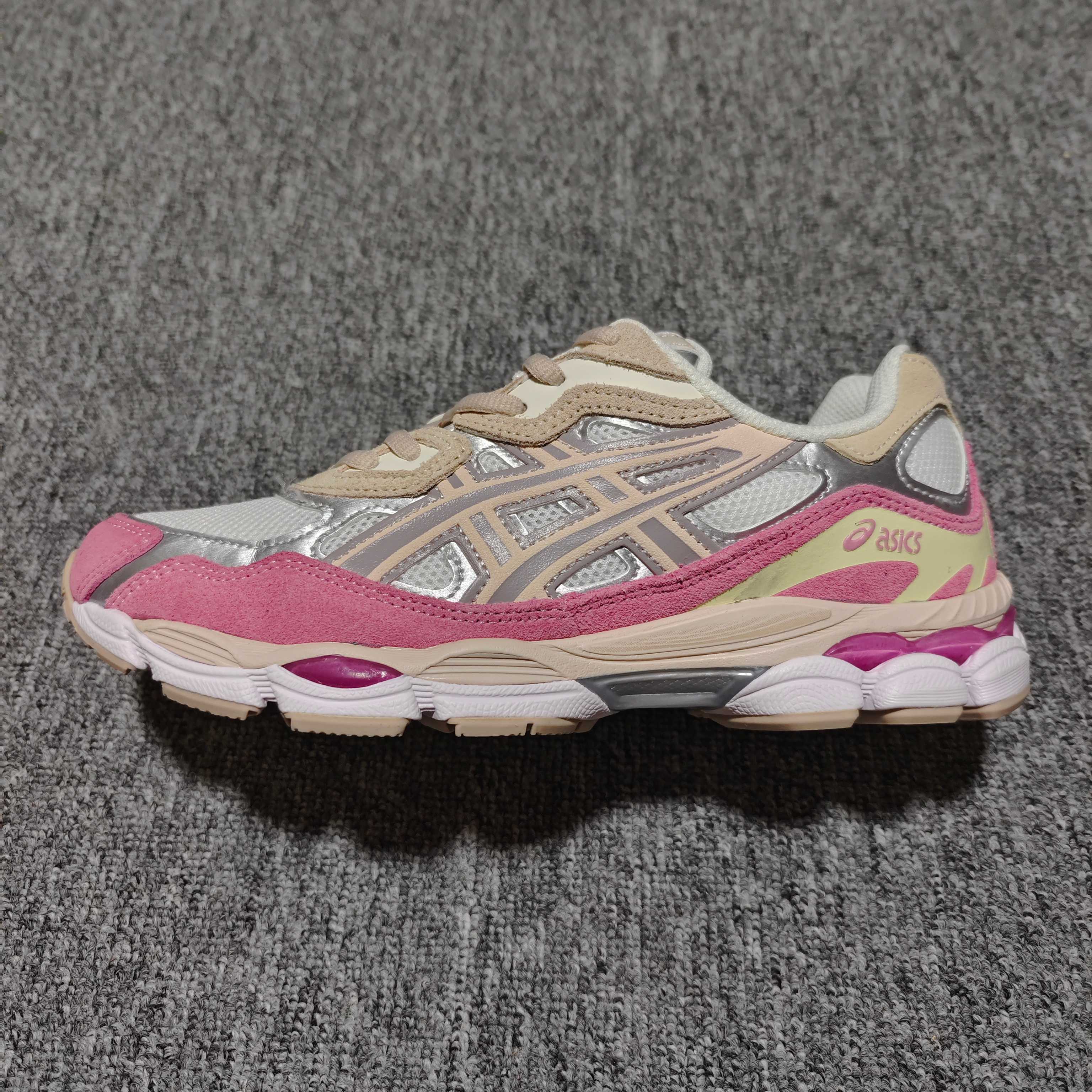   Asics 亚瑟士 GEL-NYC 低帮运动休闲跑步鞋 1203A383-104 外贸平台专供 大厂