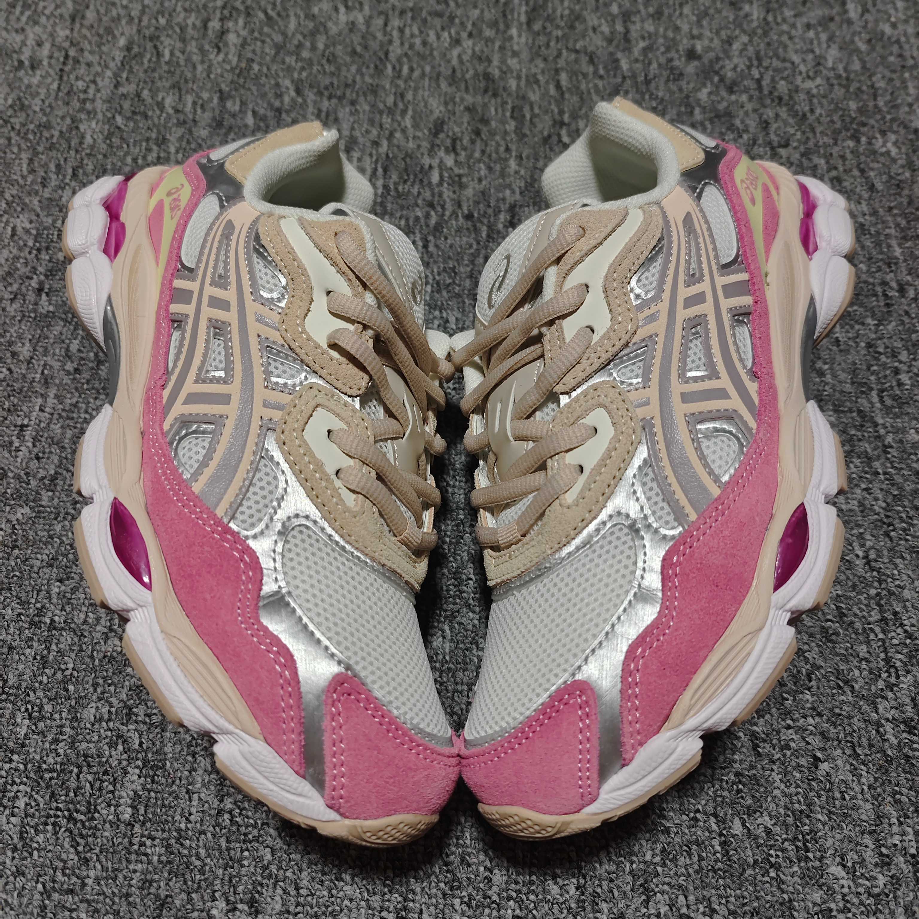   Asics 亚瑟士 GEL-NYC 低帮运动休闲跑步鞋 1203A383-104 外贸平台专供 大厂
