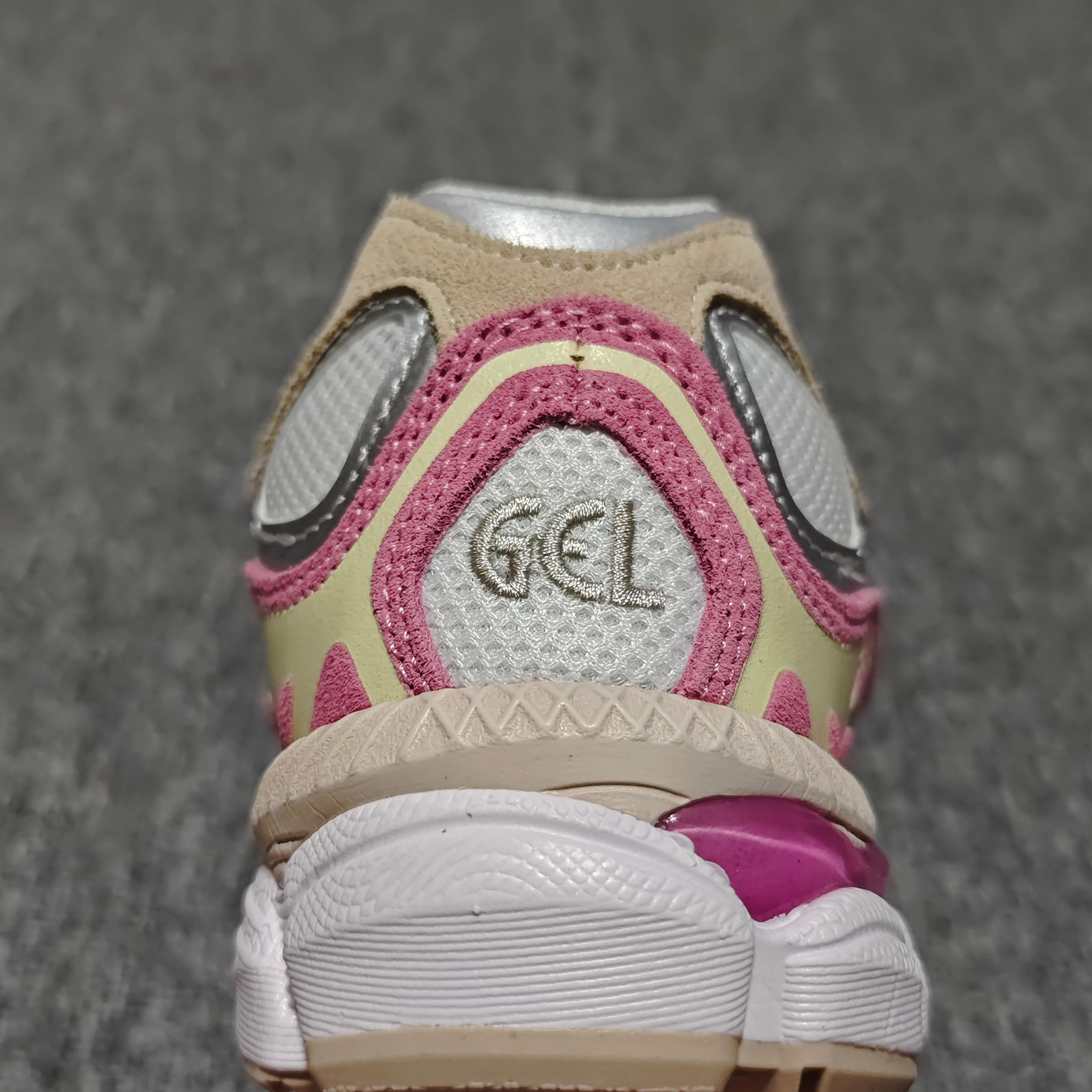   Asics 亚瑟士 GEL-NYC 低帮运动休闲跑步鞋 1203A383-104 外贸平台专供 大厂