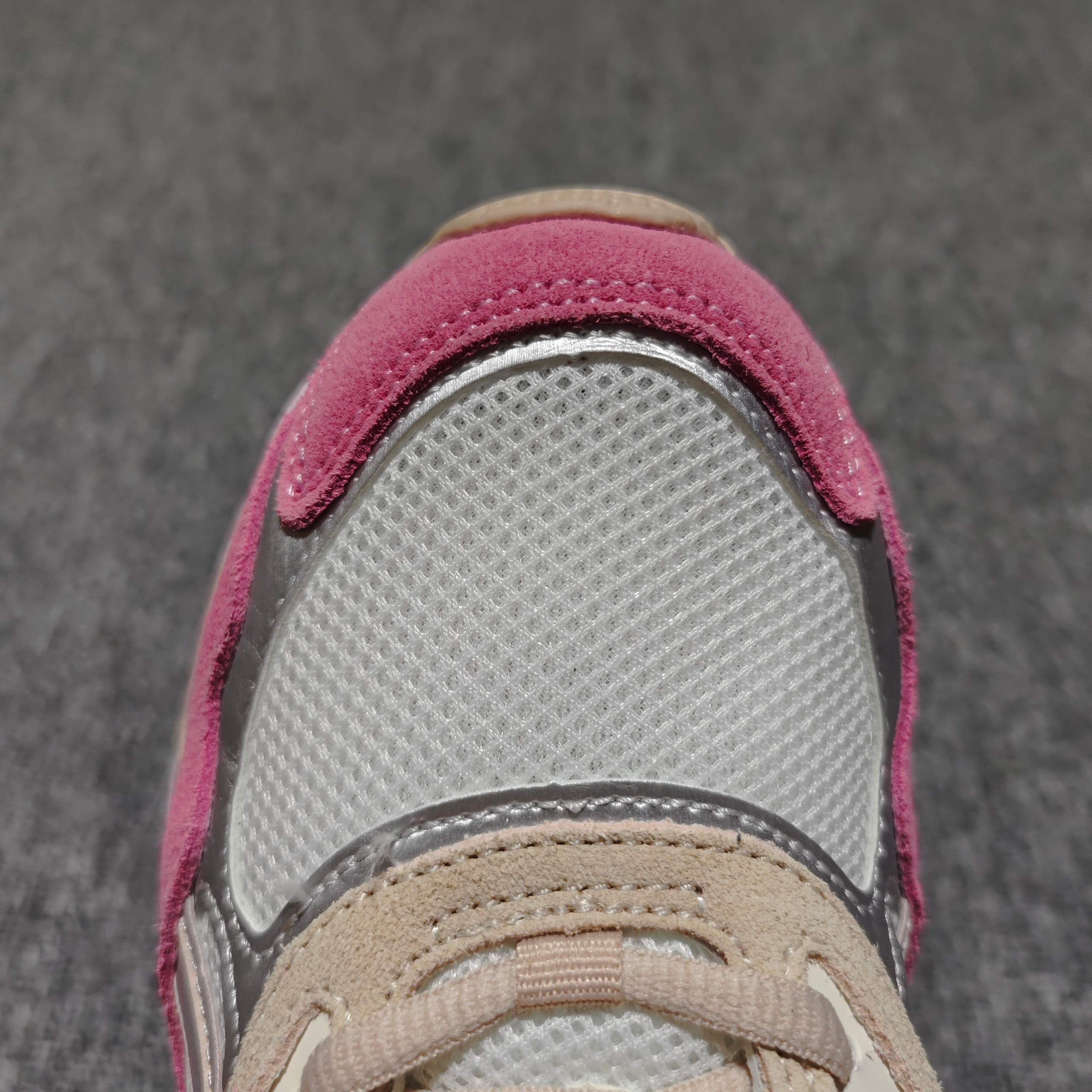   Asics 亚瑟士 GEL-NYC 低帮运动休闲跑步鞋 1203A383-104 外贸平台专供 大厂