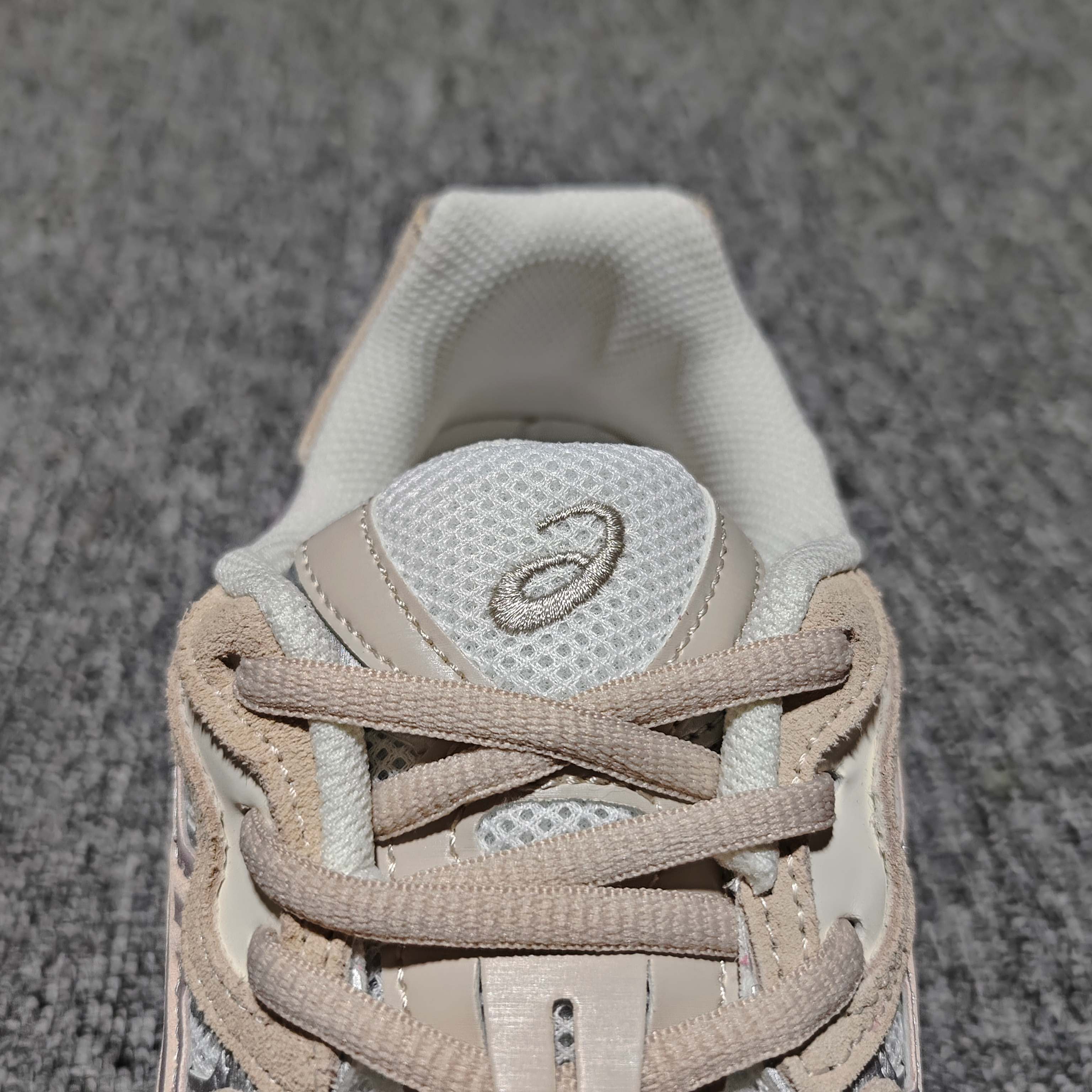   Asics 亚瑟士 GEL-NYC 低帮运动休闲跑步鞋 1203A383-104 外贸平台专供 大厂