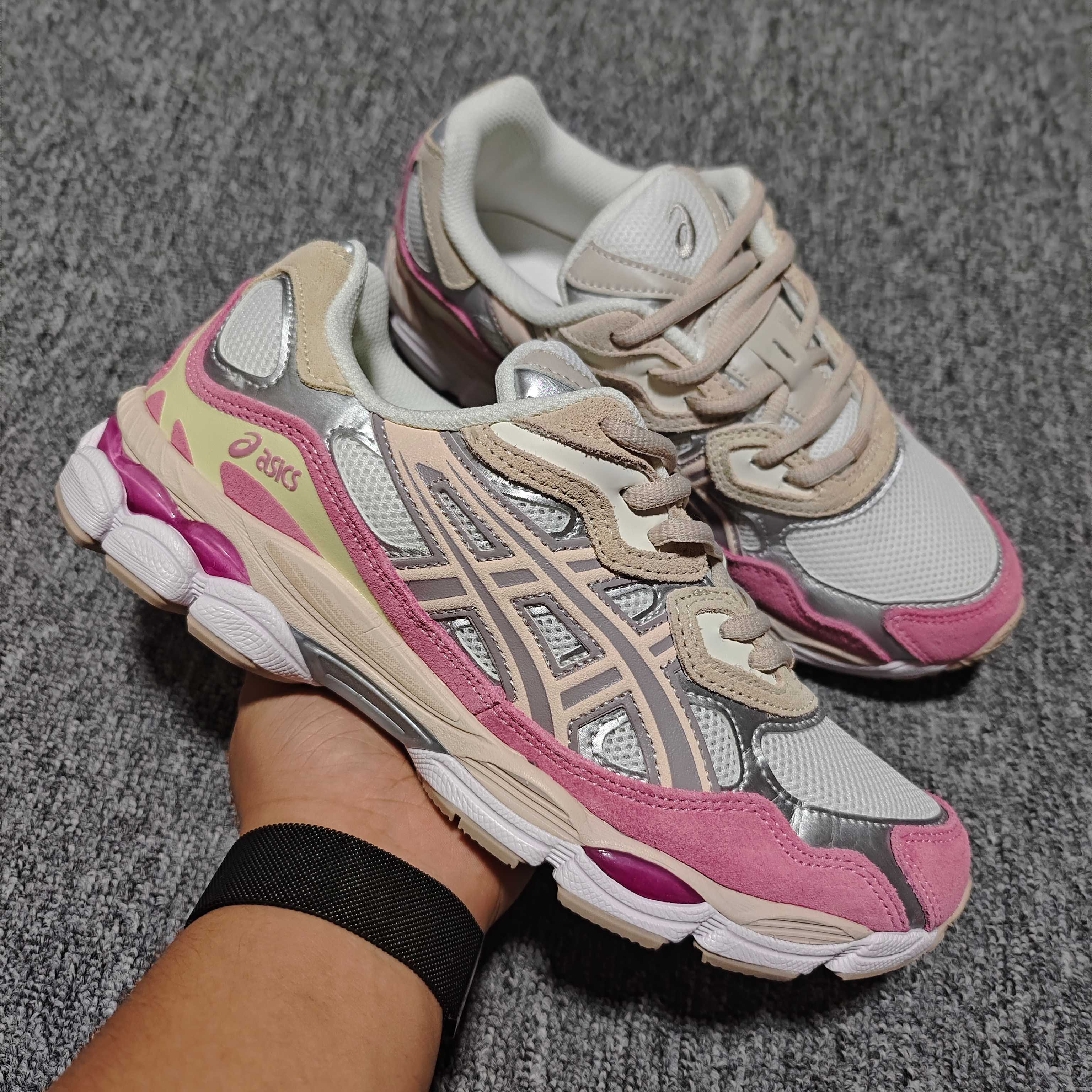   Asics 亚瑟士 GEL-NYC 低帮运动休闲跑步鞋 1203A383-104 外贸平台专供 大厂
