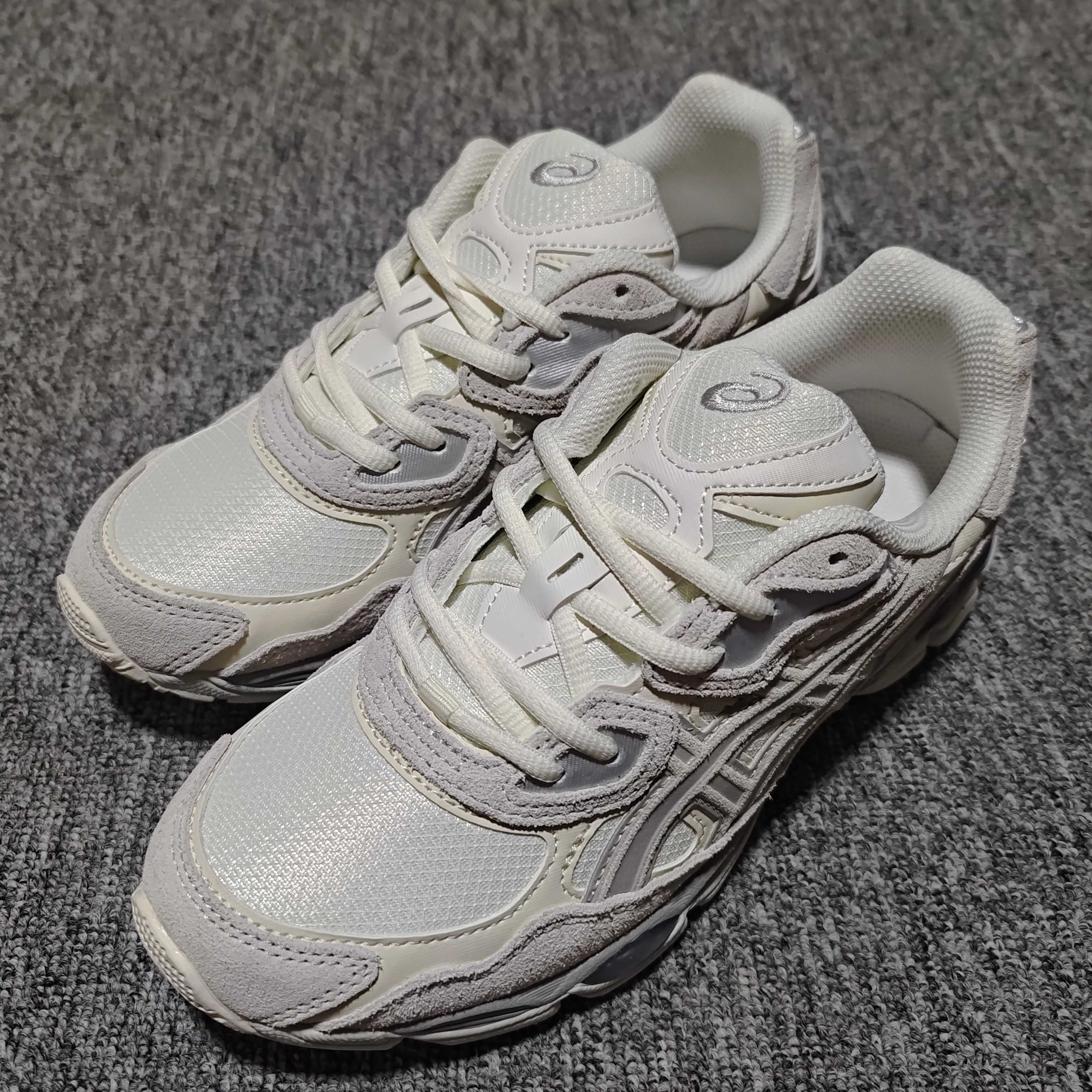   Asics 亚瑟士 GEL-NYC 低帮运动休闲跑步鞋 1203A739-100 外贸平台专供 大厂