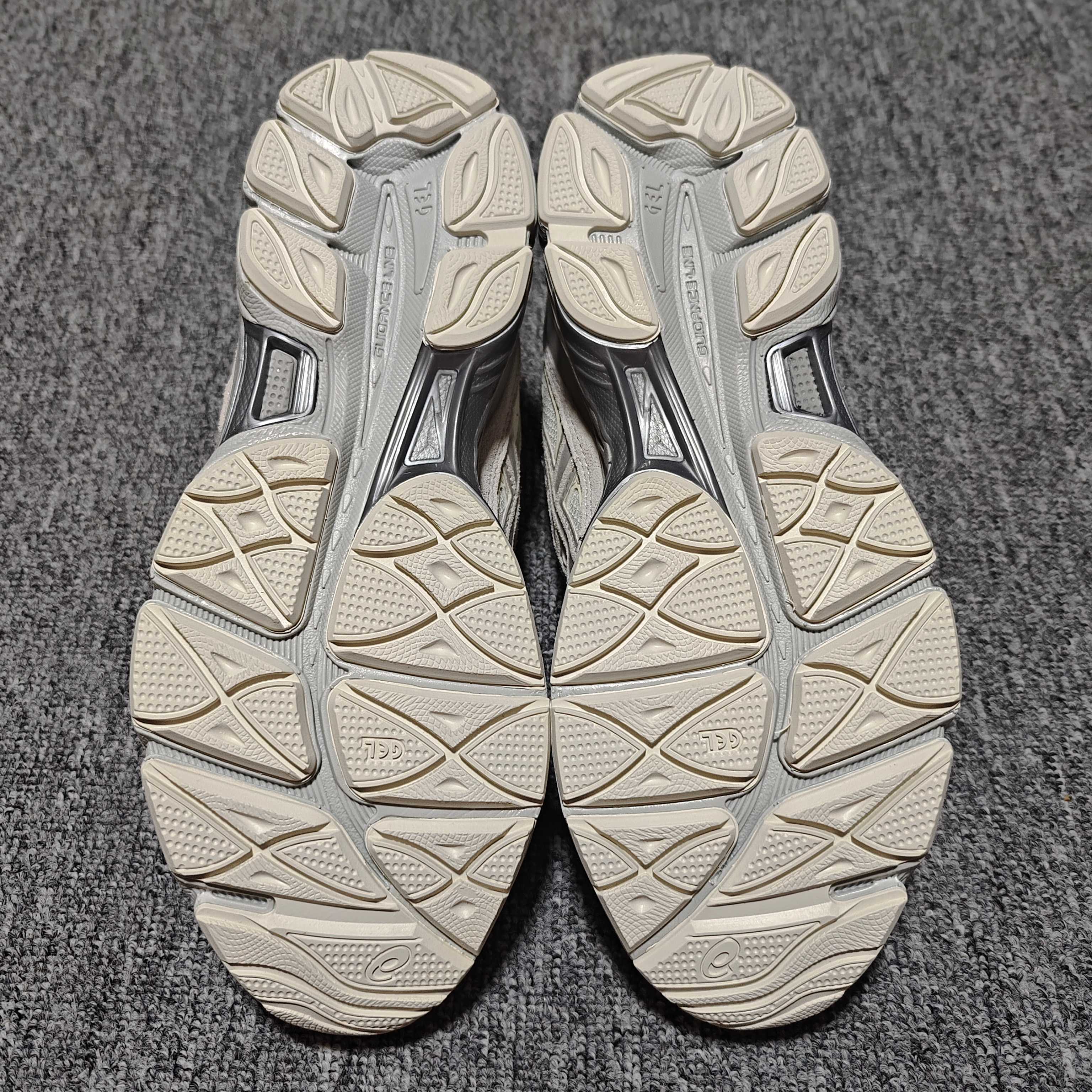   Asics 亚瑟士 GEL-NYC 低帮运动休闲跑步鞋 1203A739-100 外贸平台专供 大厂