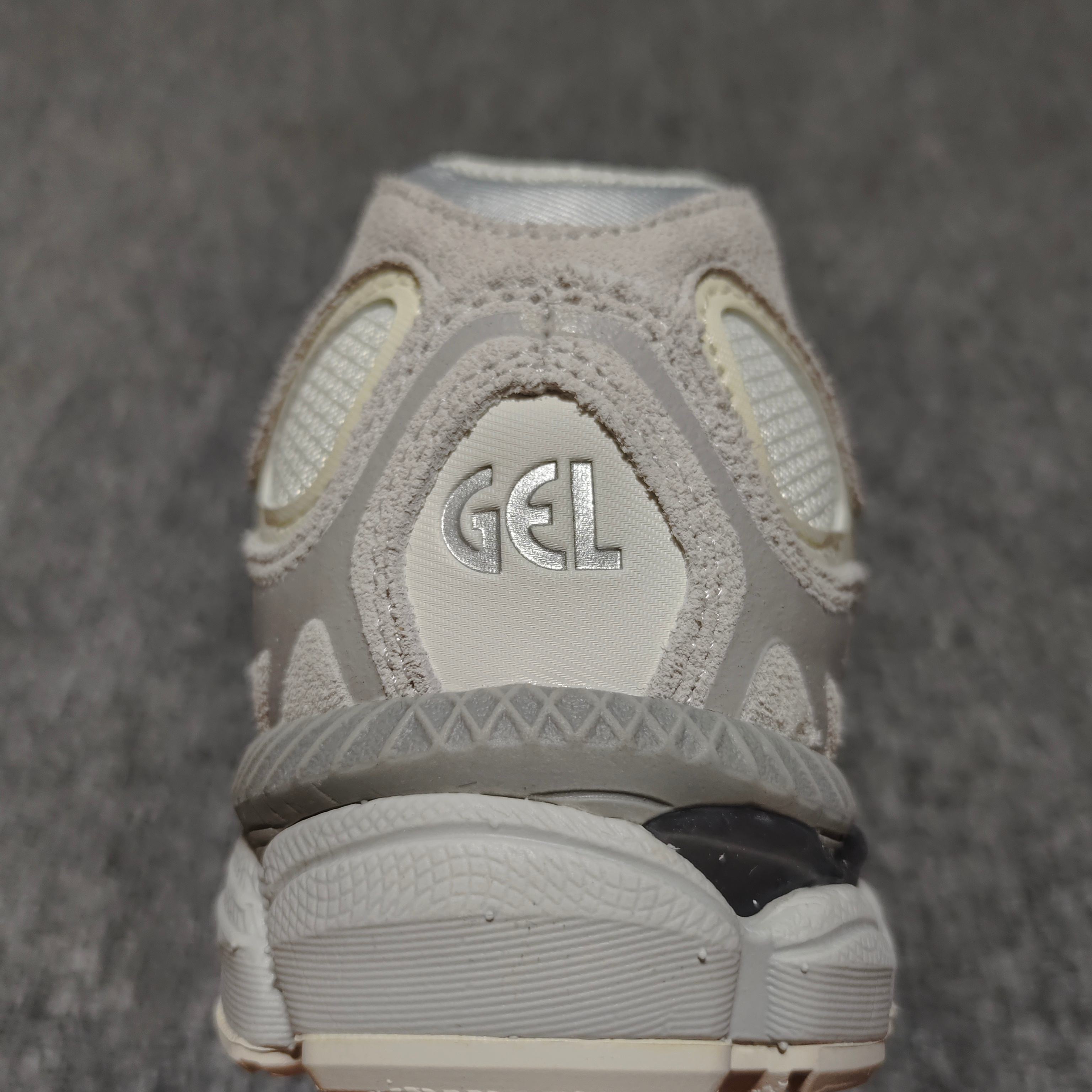   Asics 亚瑟士 GEL-NYC 低帮运动休闲跑步鞋 1203A739-100 外贸平台专供 大厂
